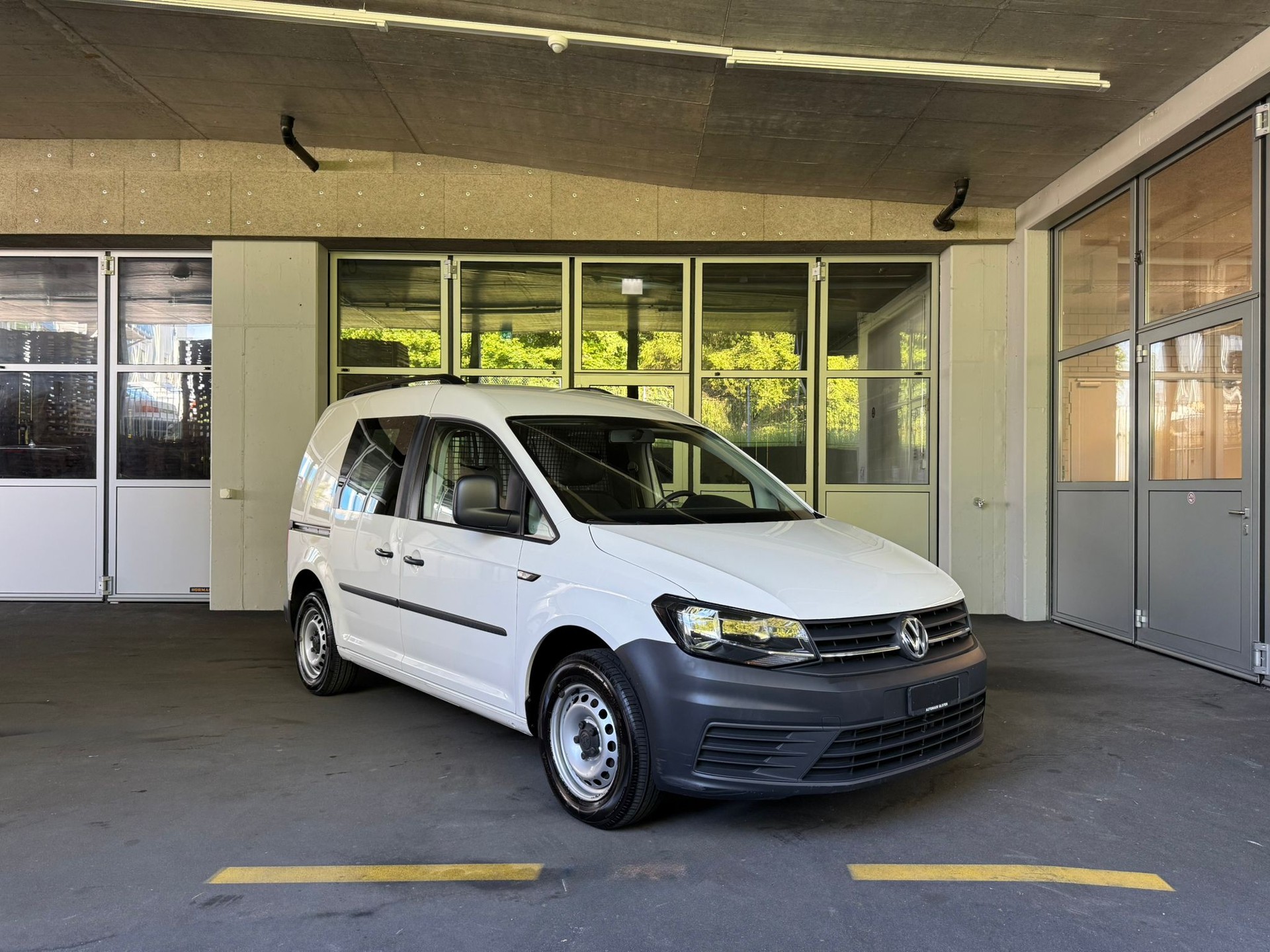 VW Caddy 2.0TDI BlueMotion Technology-image-0