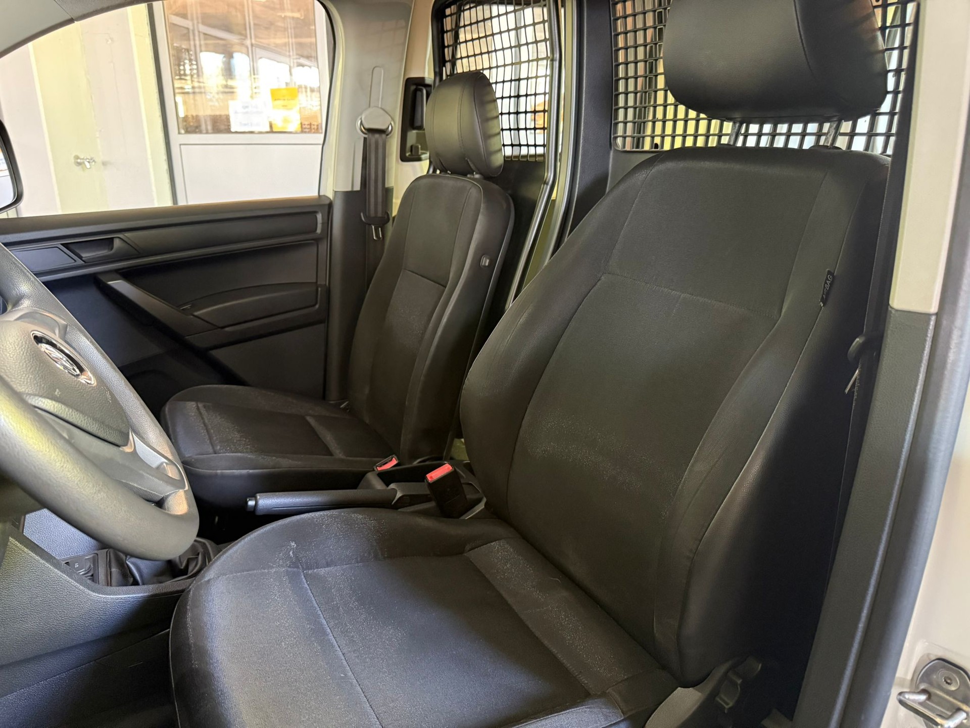 VW Caddy 2.0TDI BlueMotion Technology-image-11