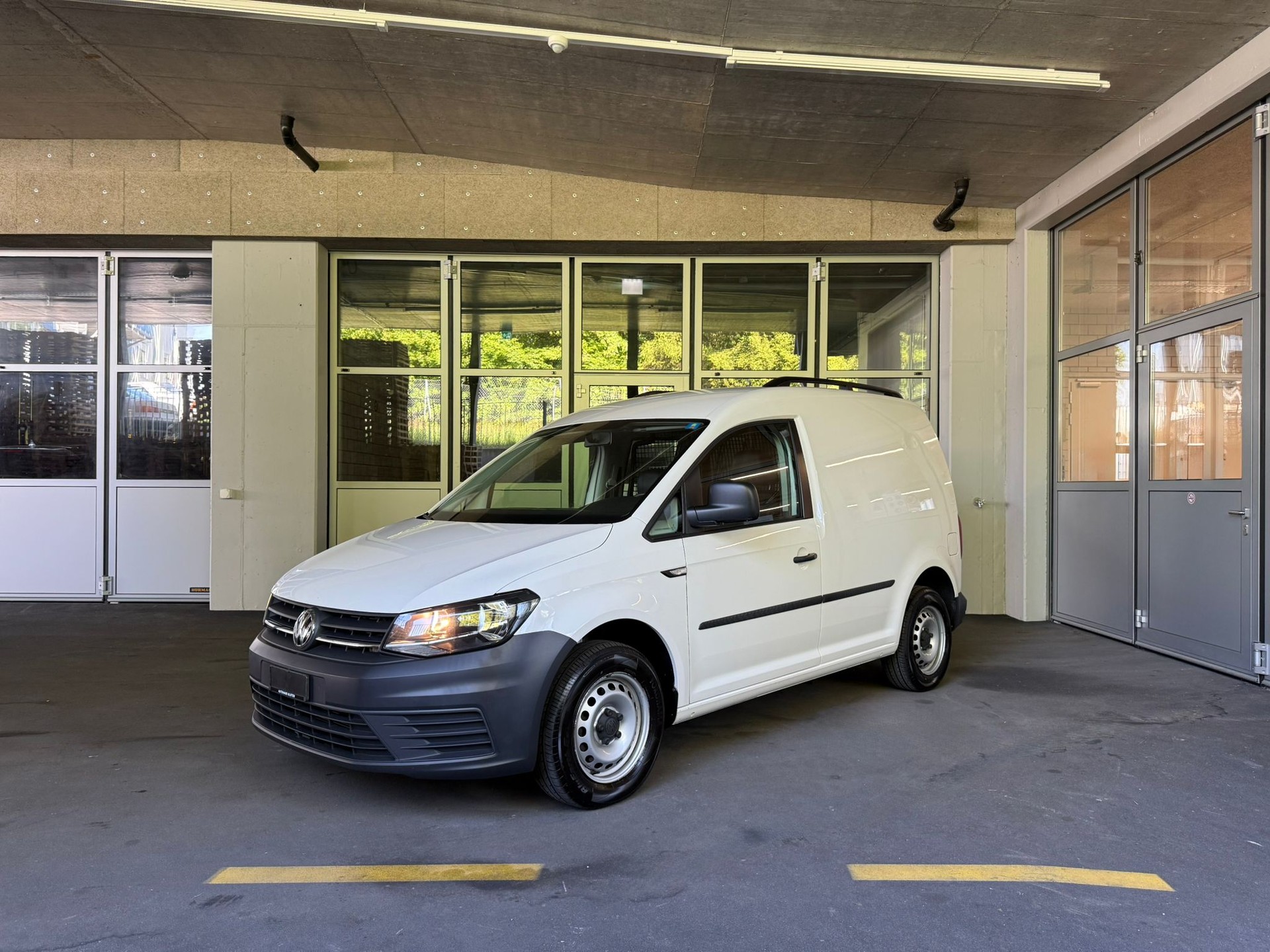 VW Caddy 2.0TDI BlueMotion Technology-image-6