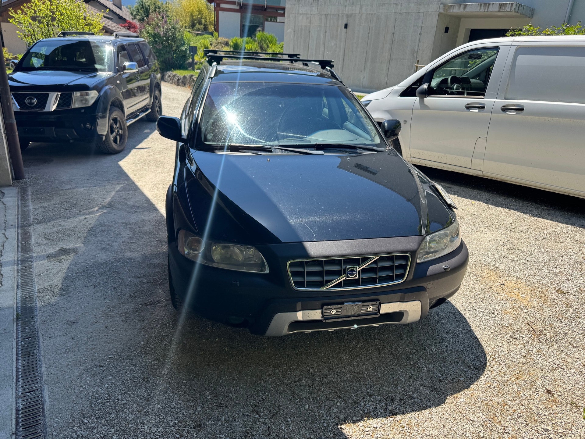 VOLVO XC70 2.5T AWD Momentum-image-0
