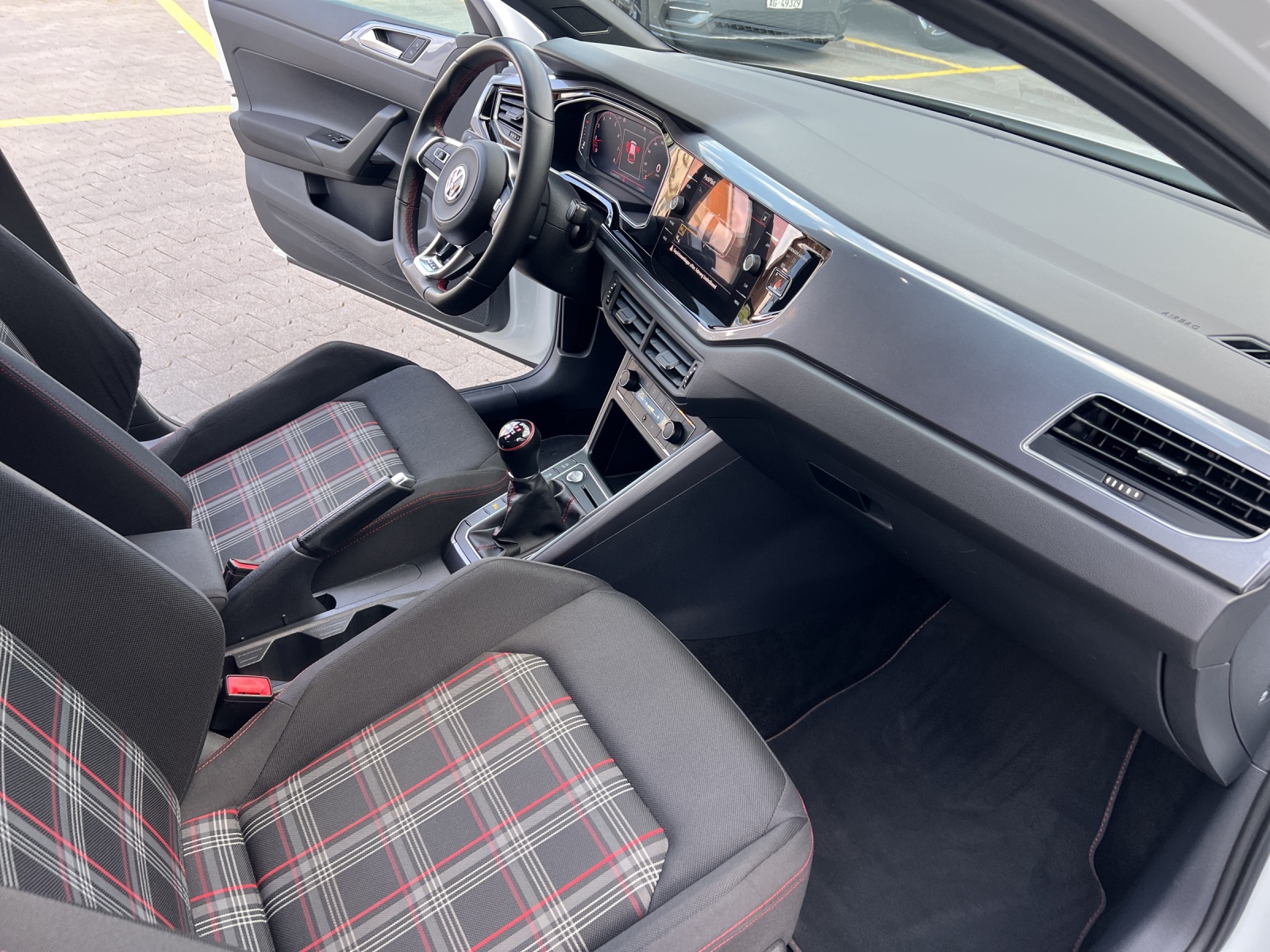 VW Polo 2.0 TSI GTI-image-6