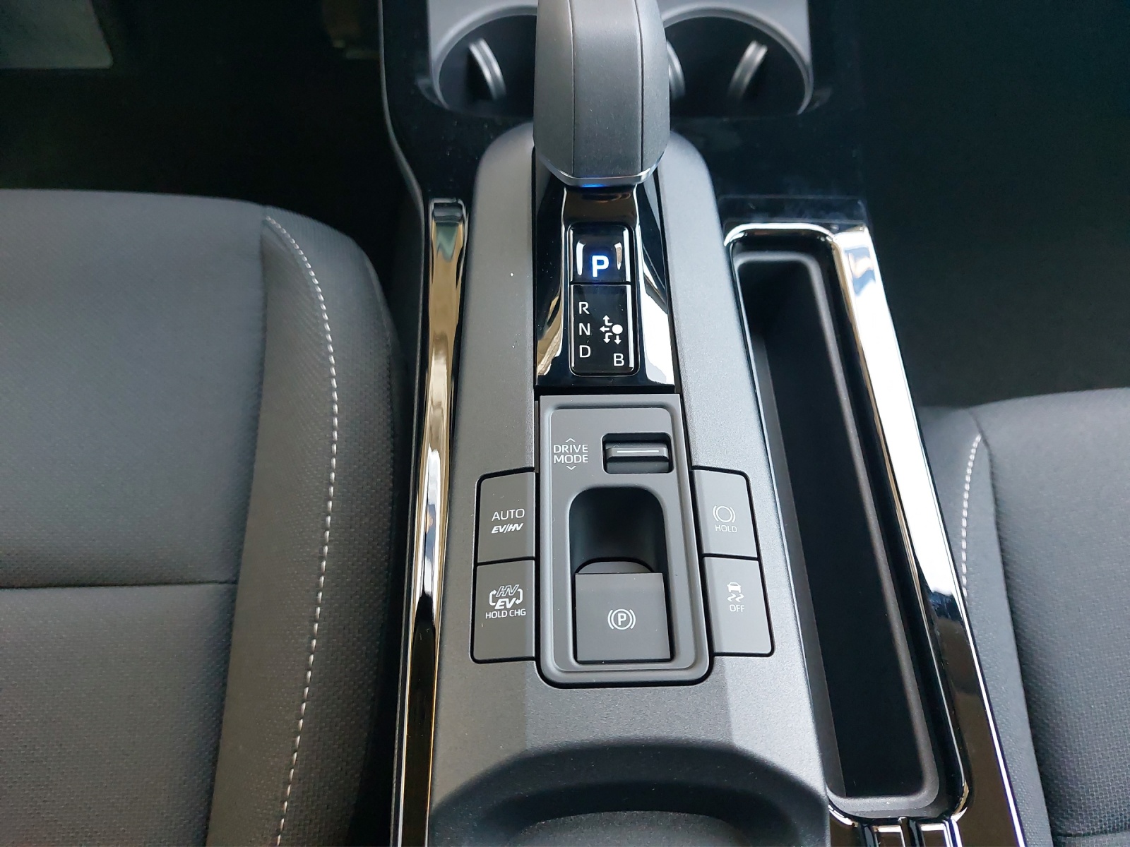 TOYOTA Prius 2.0 Plug-In-Hybrid Trend-image-10