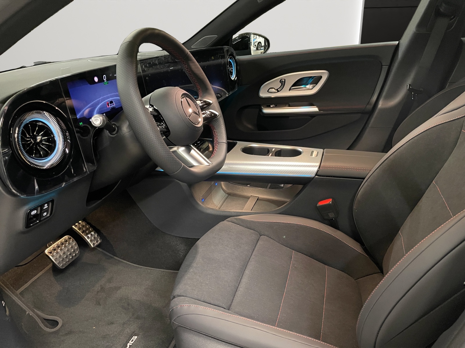 MERCEDES-BENZ CLA 220 8G-DCT 4Matic-image-4