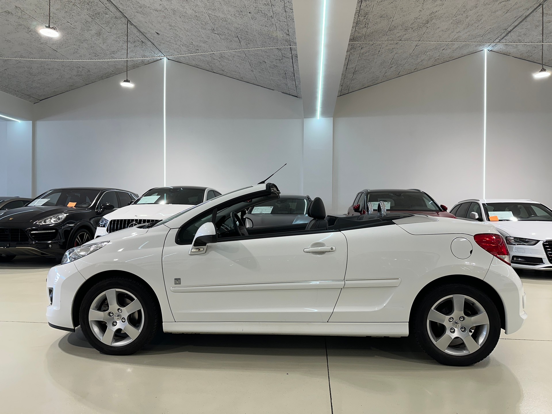 PEUGEOT 207 CC 1.6 16V Turbo Swiss Edition-image-7