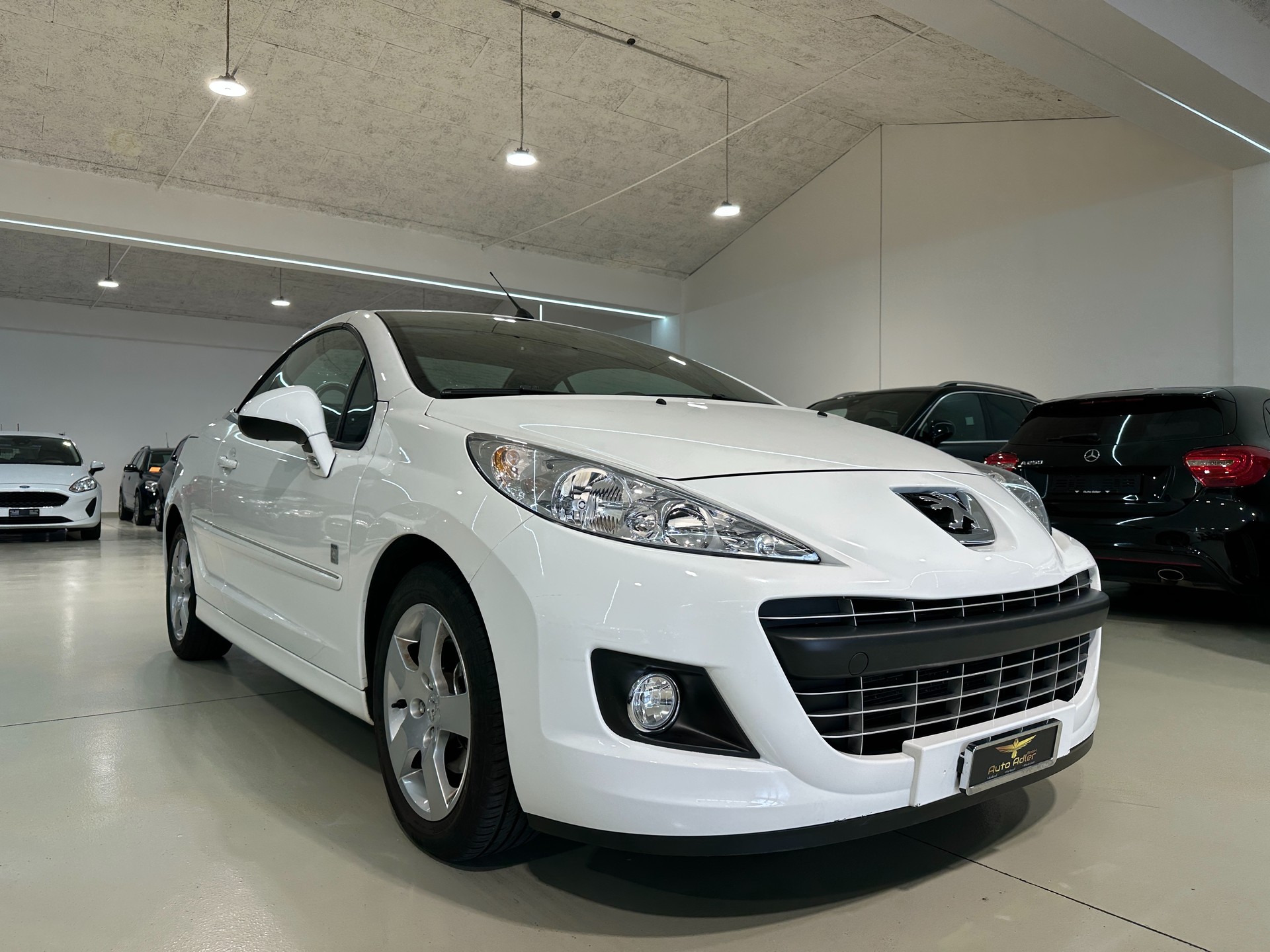 PEUGEOT 207 CC 1.6 16V Turbo Swiss Edition-image-13