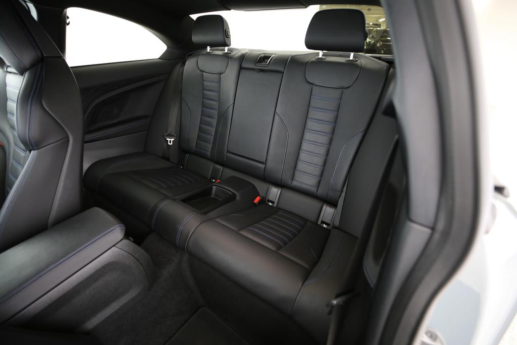 BMW M240i xDrive Coupé-image-13