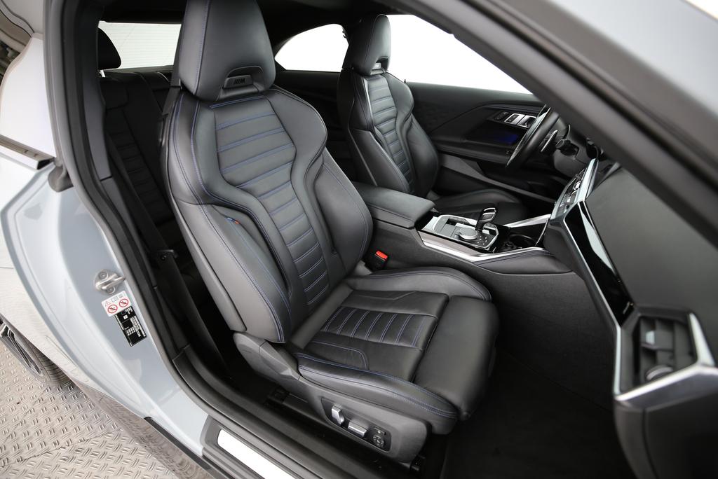 BMW M240i xDrive Coupé-image-14