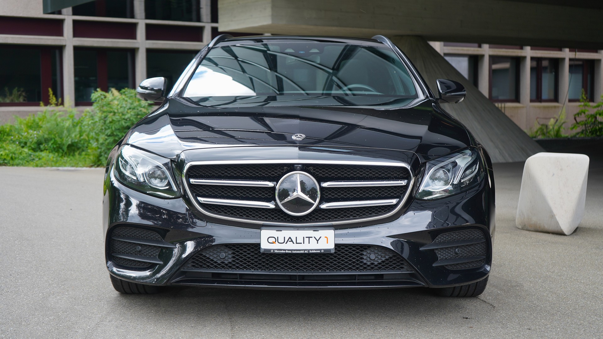 MERCEDES-BENZ E 200 AMG Line 4 Matic 9G-Tronic-image-1