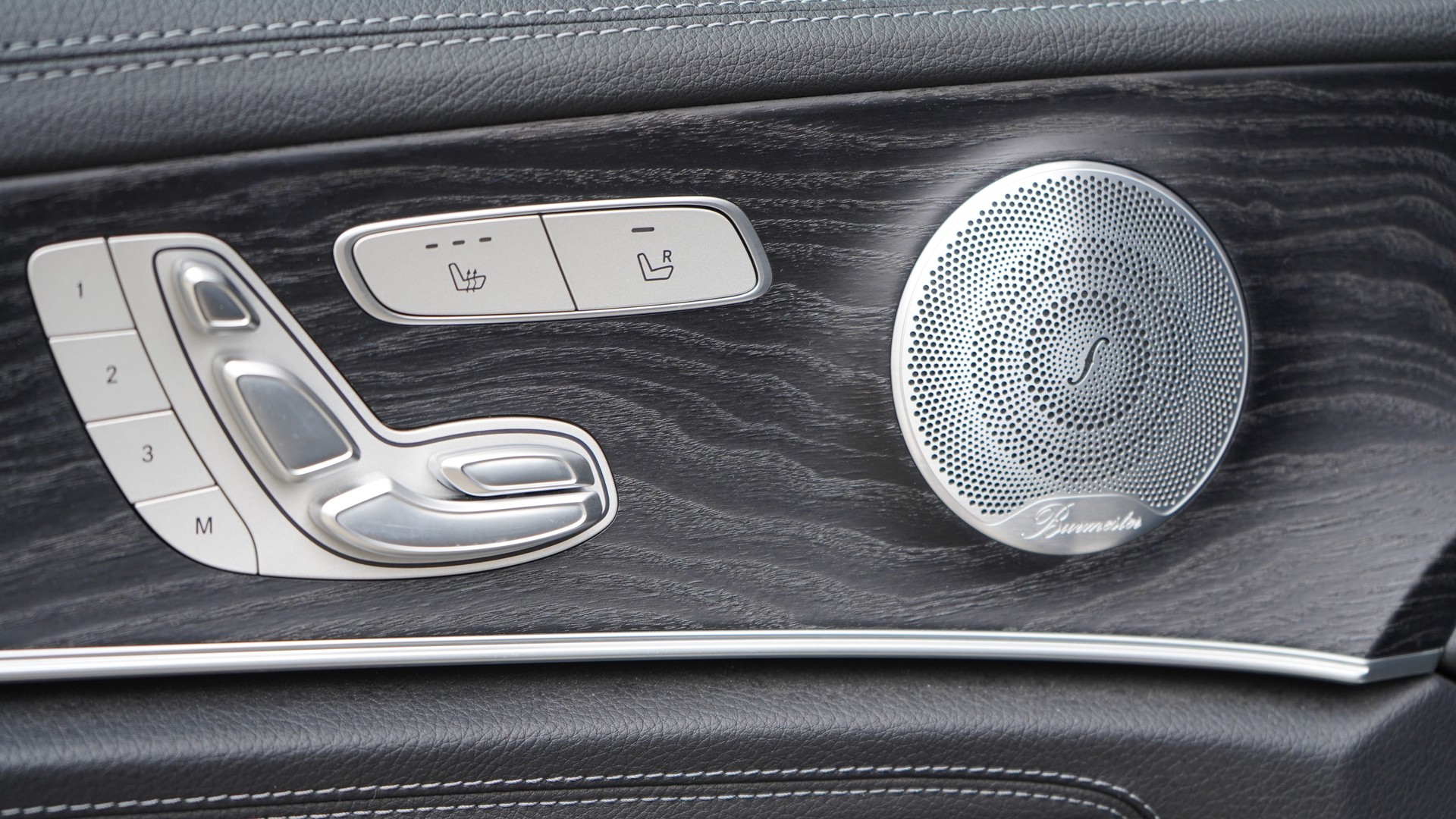 MERCEDES-BENZ E 200 AMG Line 4 Matic 9G-Tronic-image-11
