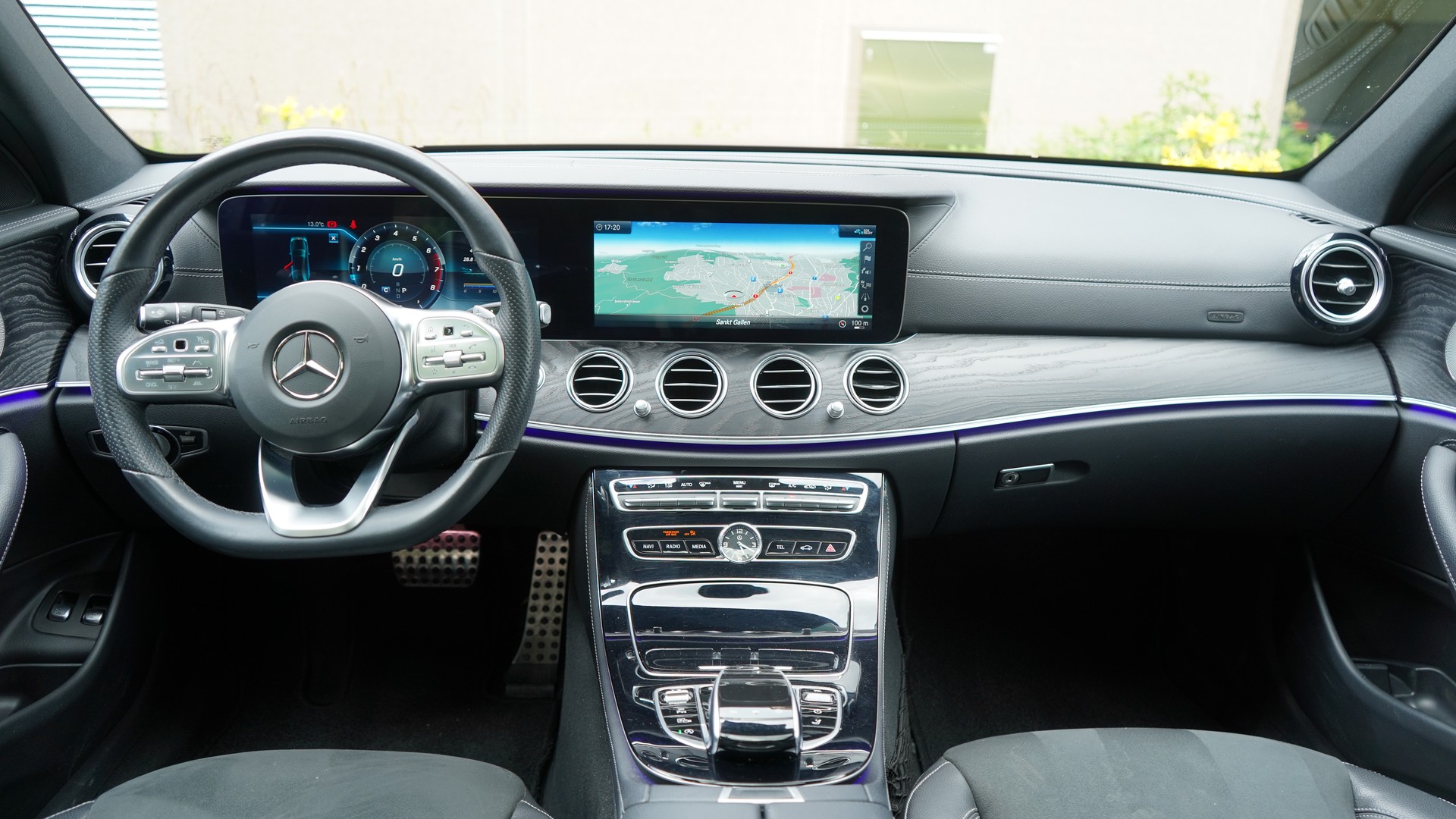 MERCEDES-BENZ E 200 AMG Line 4 Matic 9G-Tronic-image-8