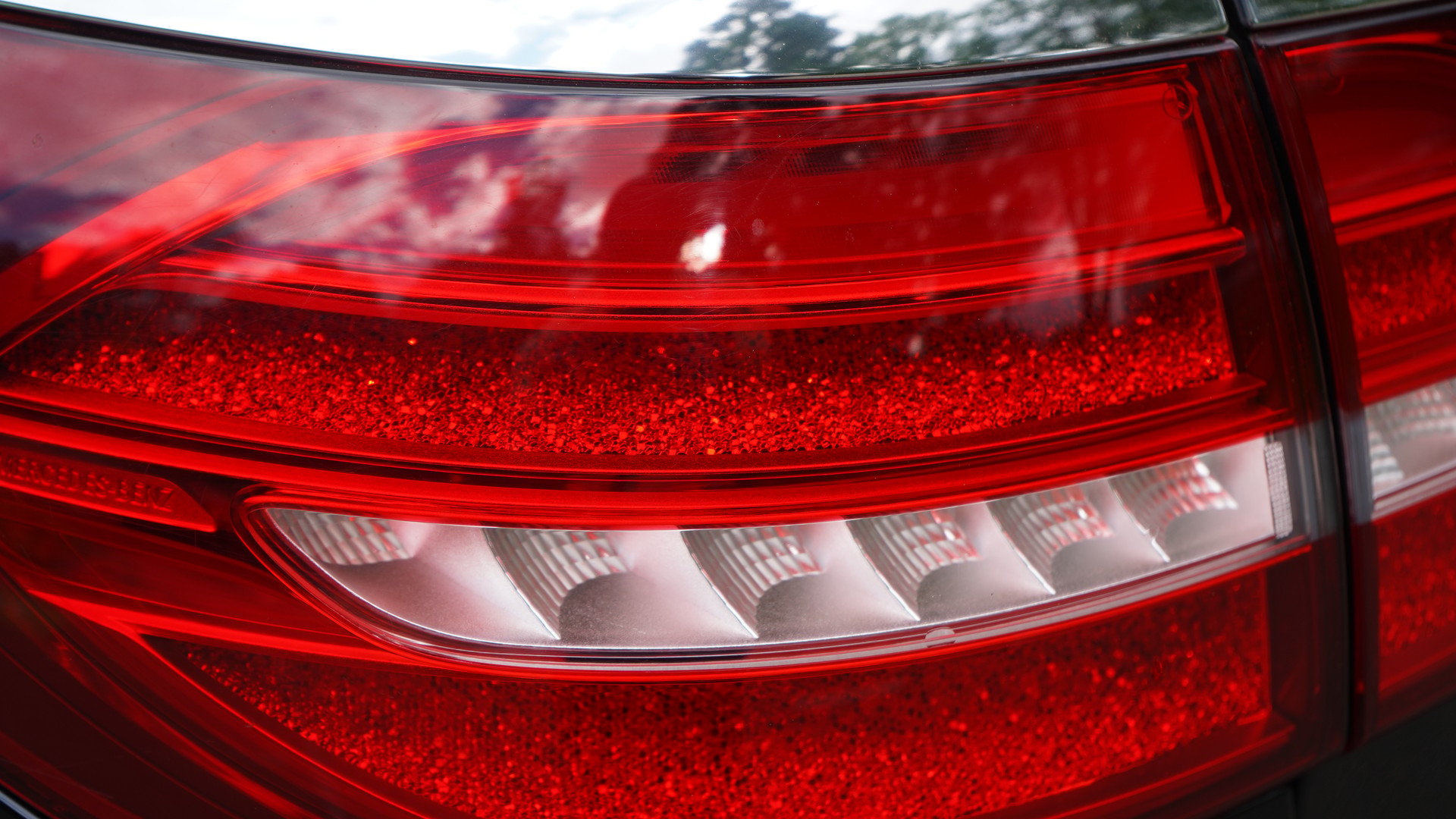 MERCEDES-BENZ E 200 AMG Line 4 Matic 9G-Tronic-image-14