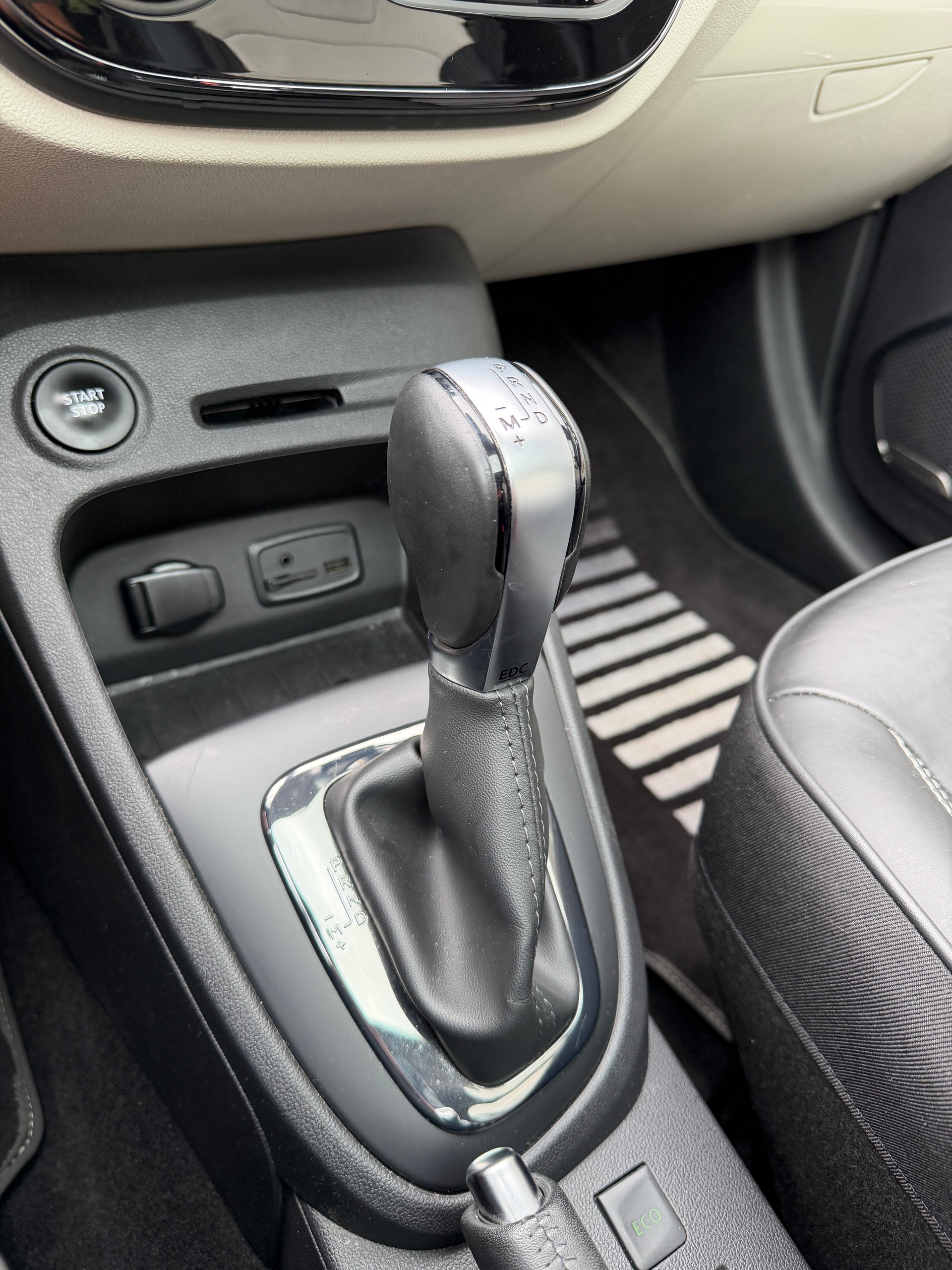 RENAULT Captur 1.3 TCe Initiale EDC S/S PF-image-9