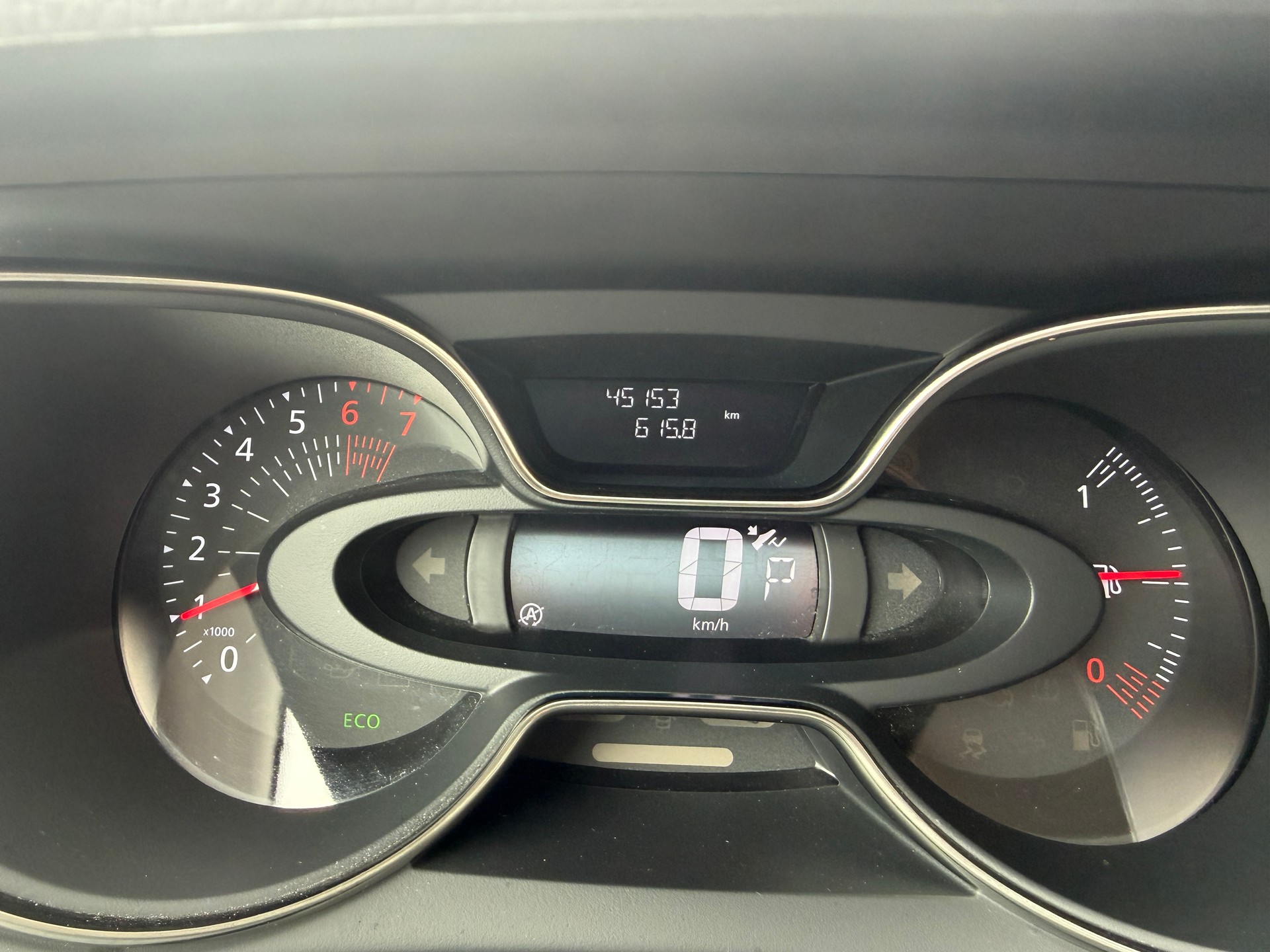 RENAULT Captur 1.3 TCe Initiale EDC S/S PF-image-10