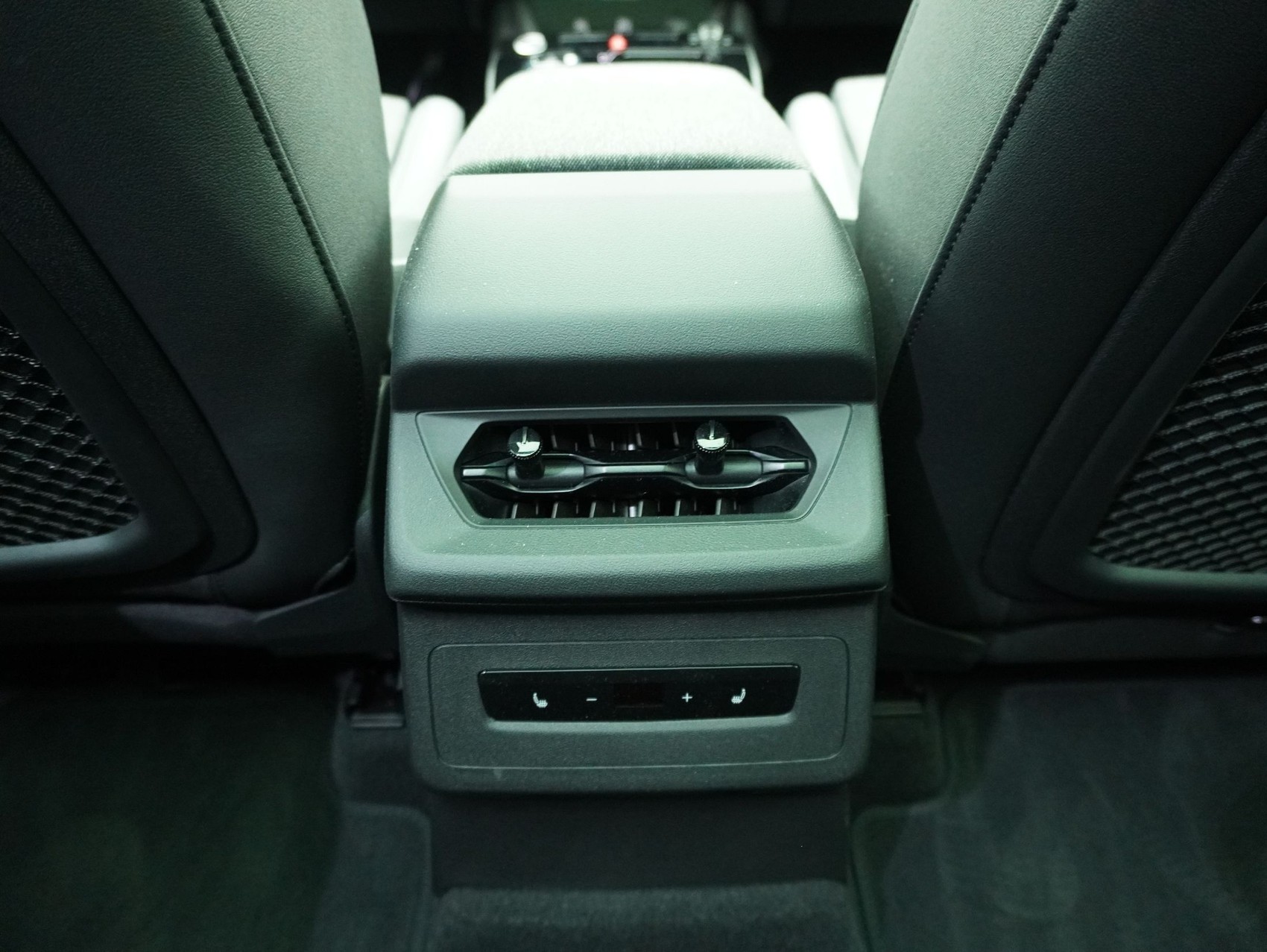 AUDI Q6 e-tron S line quattro **Audi Werksgarantie bis 06/2030**-image-11
