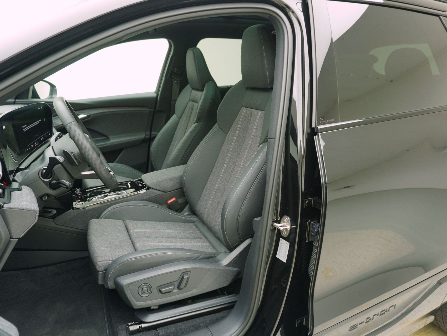 AUDI Q6 e-tron S line quattro **Audi Werksgarantie bis 06/2030**-image-9