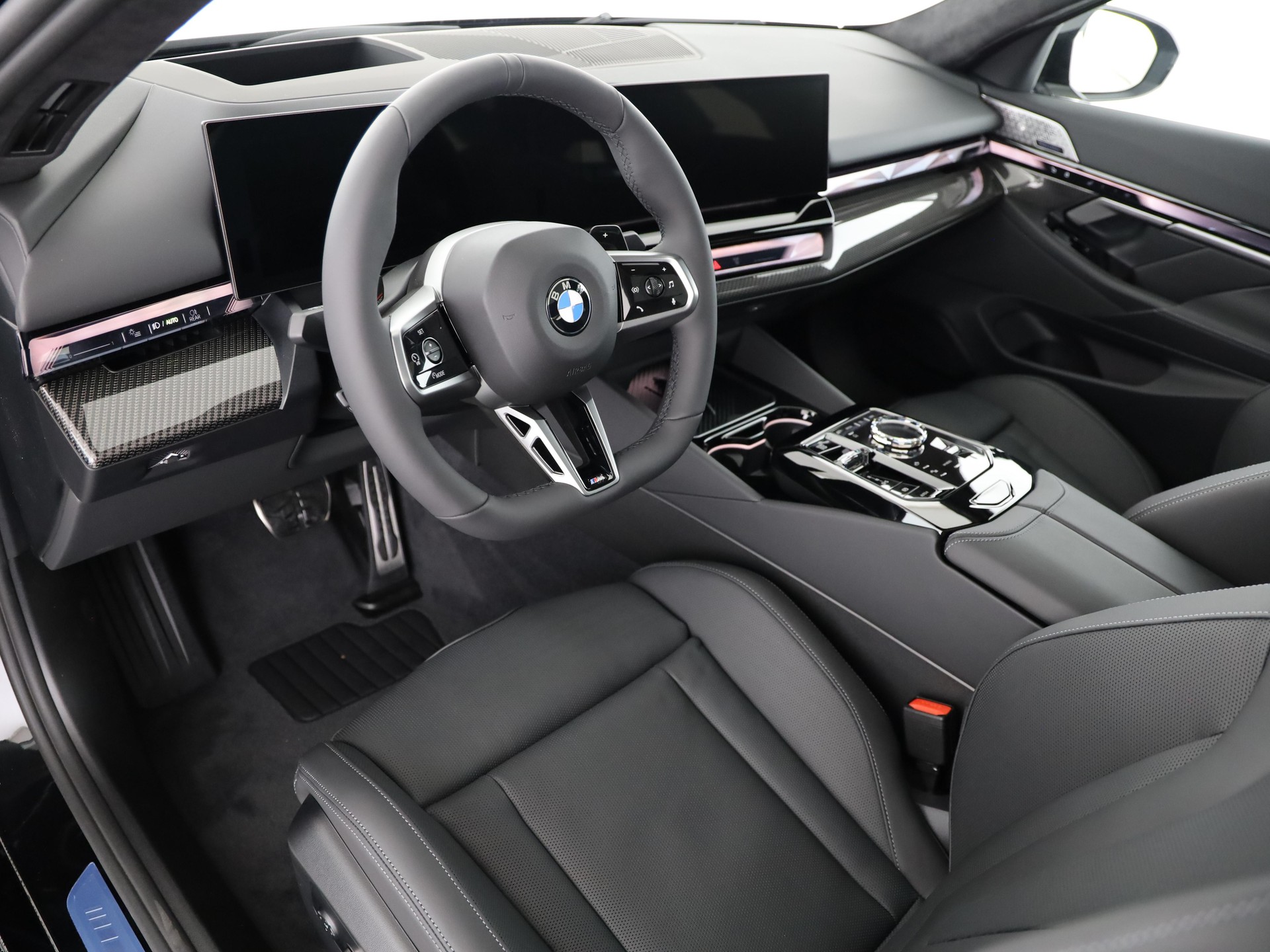 BMW 540d xDrive-image-11