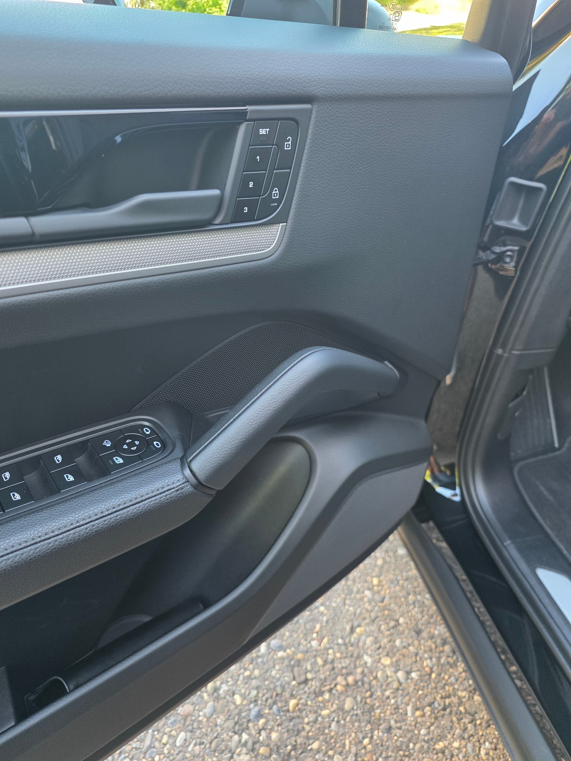 PORSCHE CAYENNE-image-4