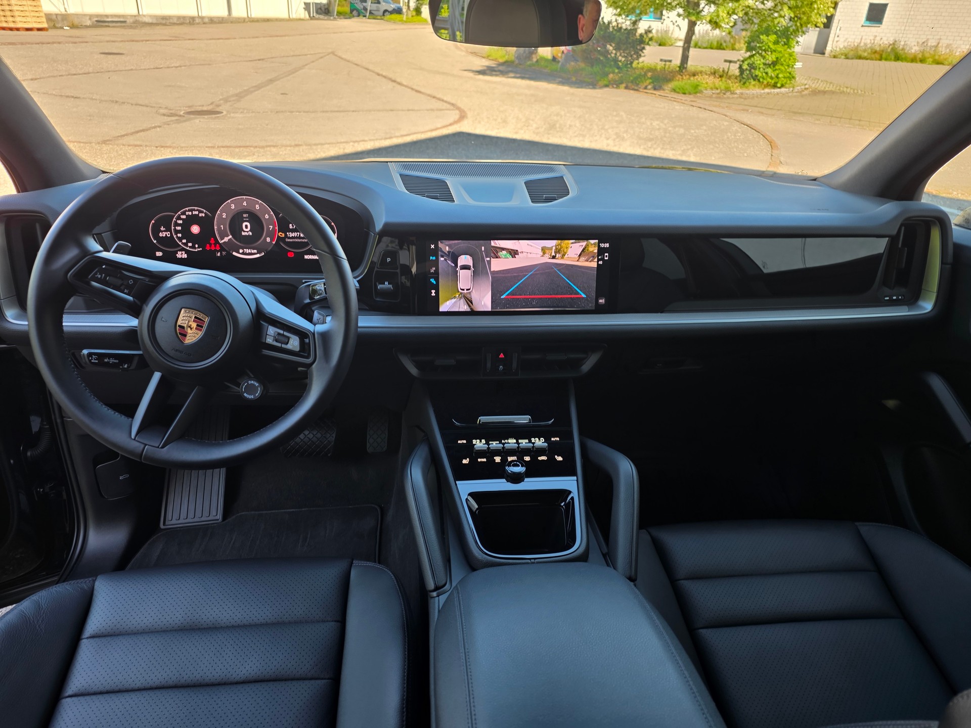 PORSCHE CAYENNE-image-2