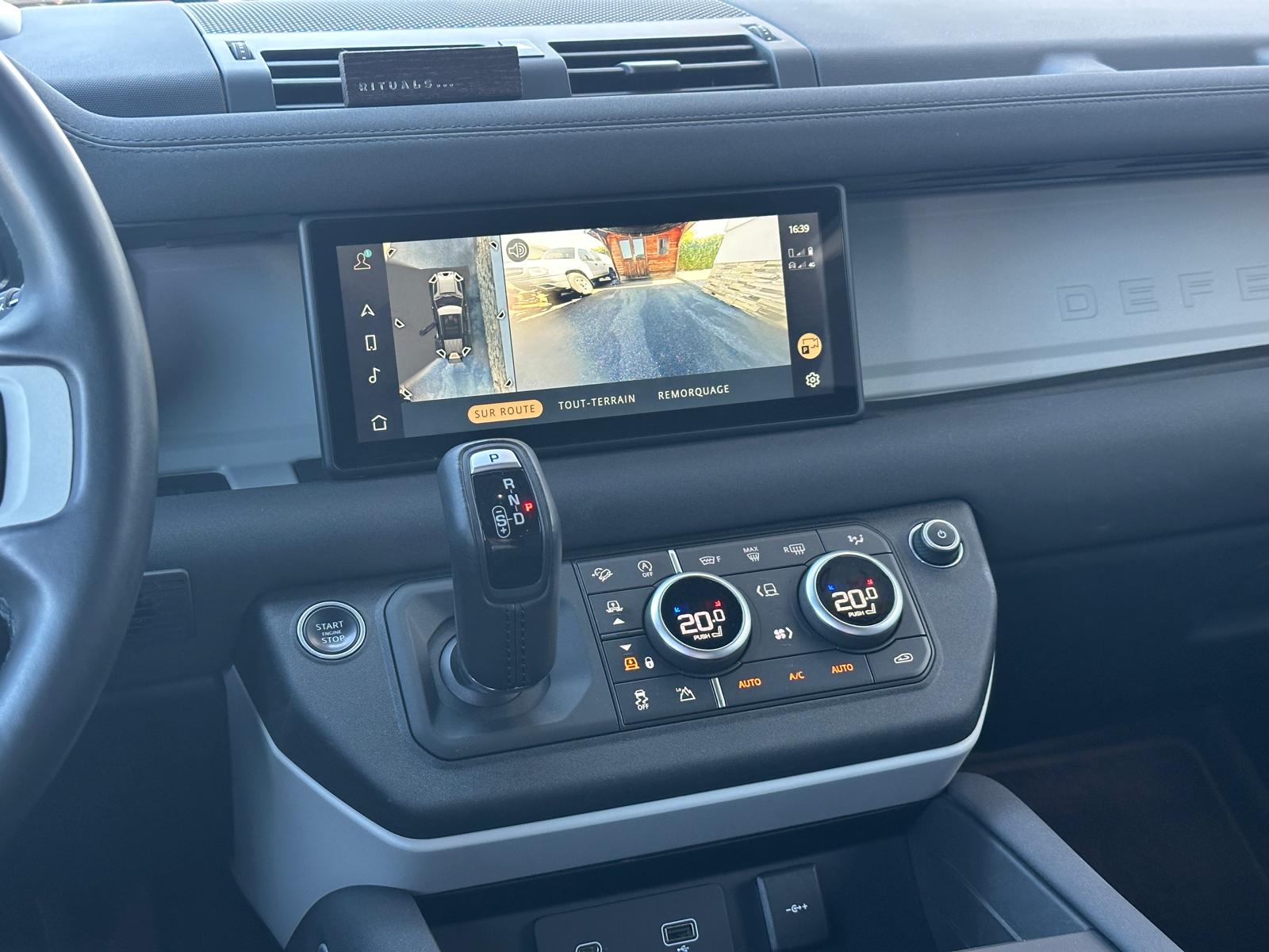 LAND ROVER Defender 110 3.0 D I6 250 SE AWD AT8-image-9