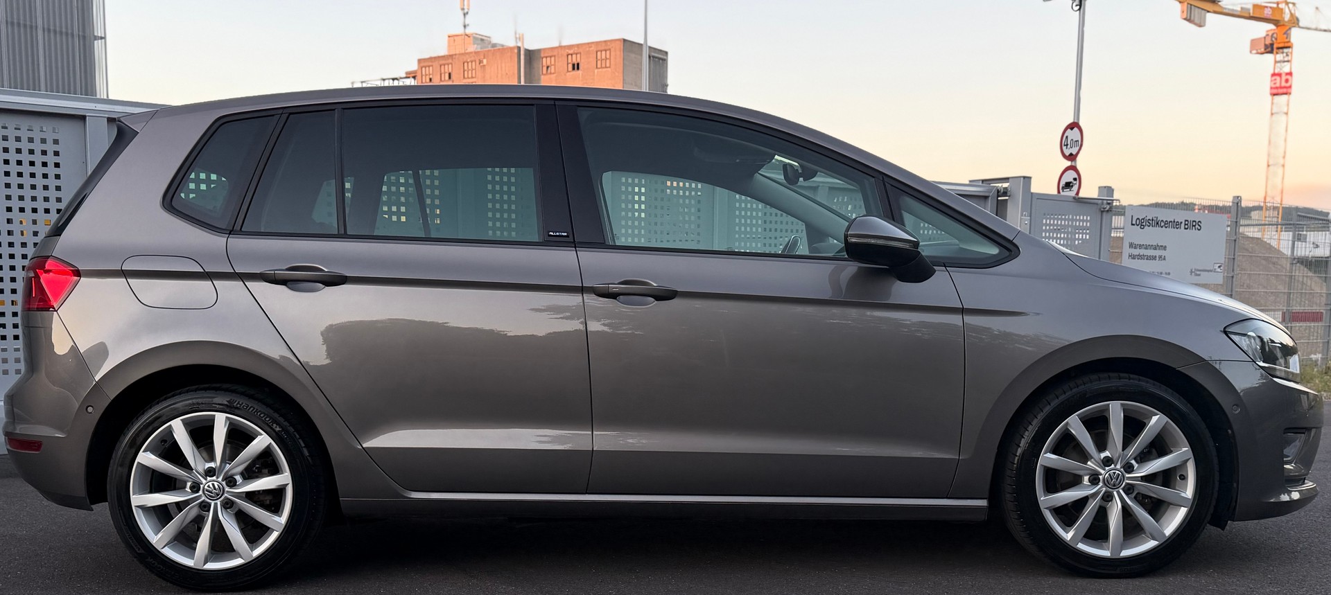 VW Golf Sportsvan 1.4 TSI Allstar DSG-image-2