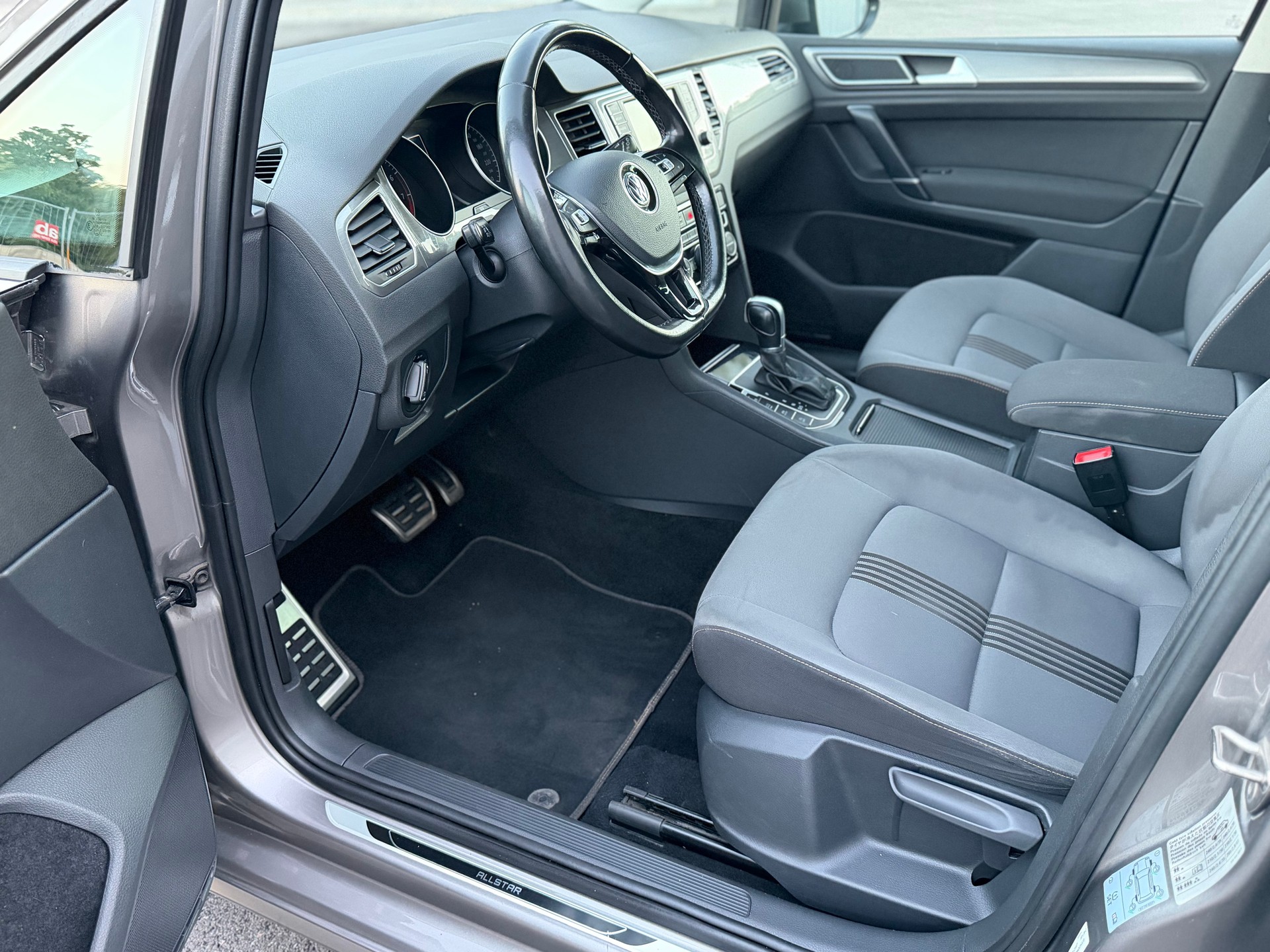 VW Golf Sportsvan 1.4 TSI Allstar DSG-image-14