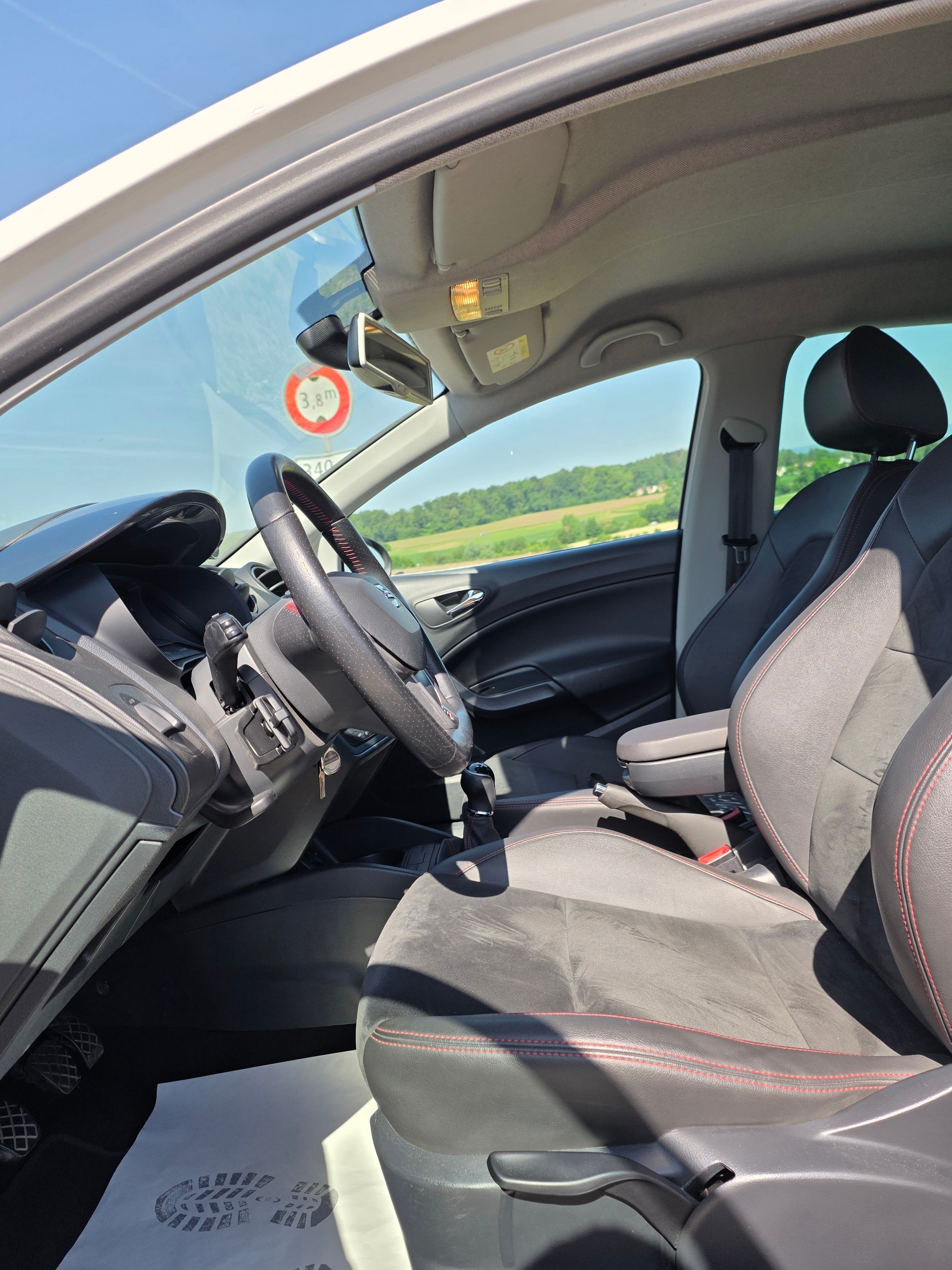 SEAT Ibiza SC 1.6 TDI FR-image-9