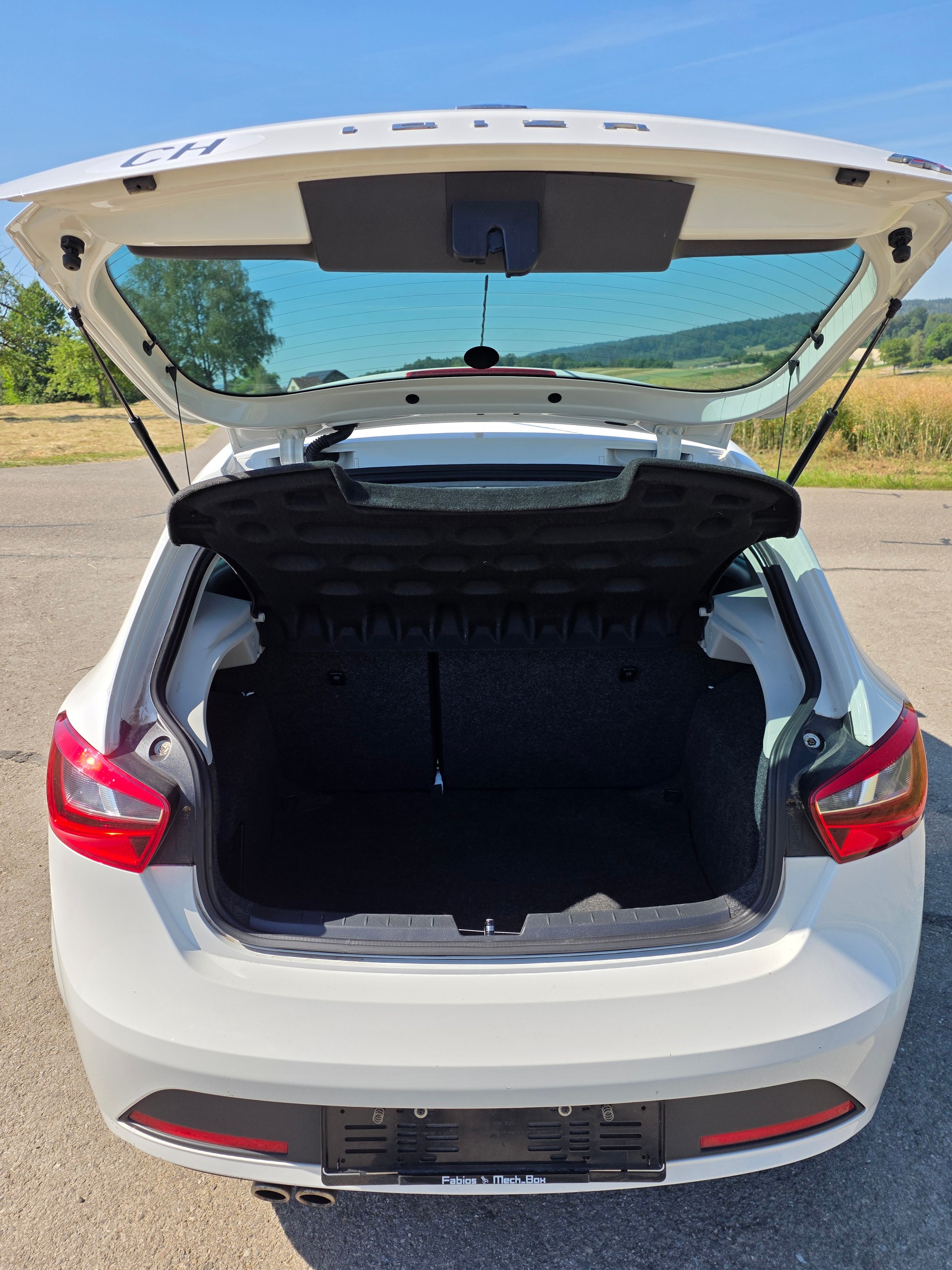 SEAT Ibiza SC 1.6 TDI FR-image-5