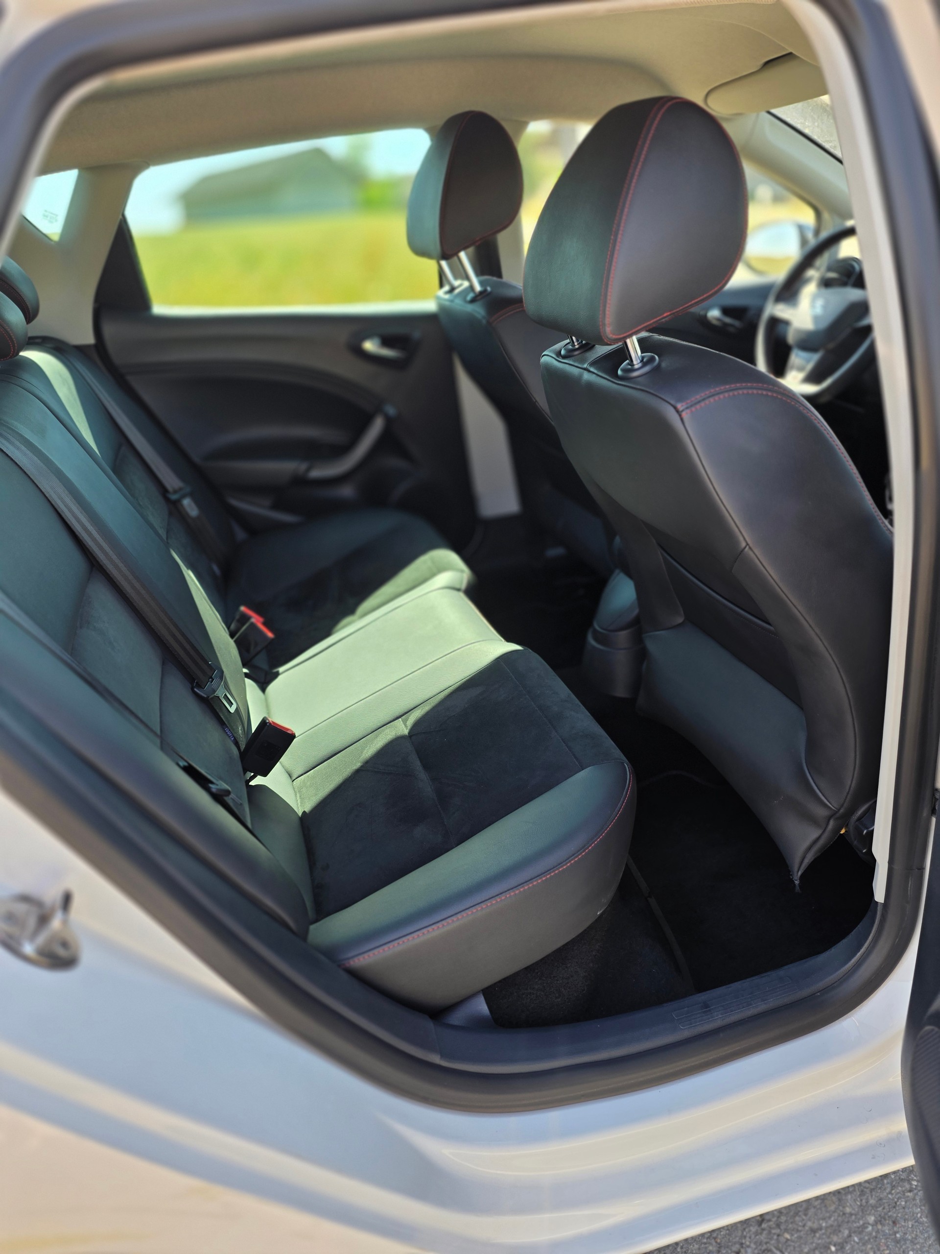 SEAT Ibiza SC 1.6 TDI FR-image-14