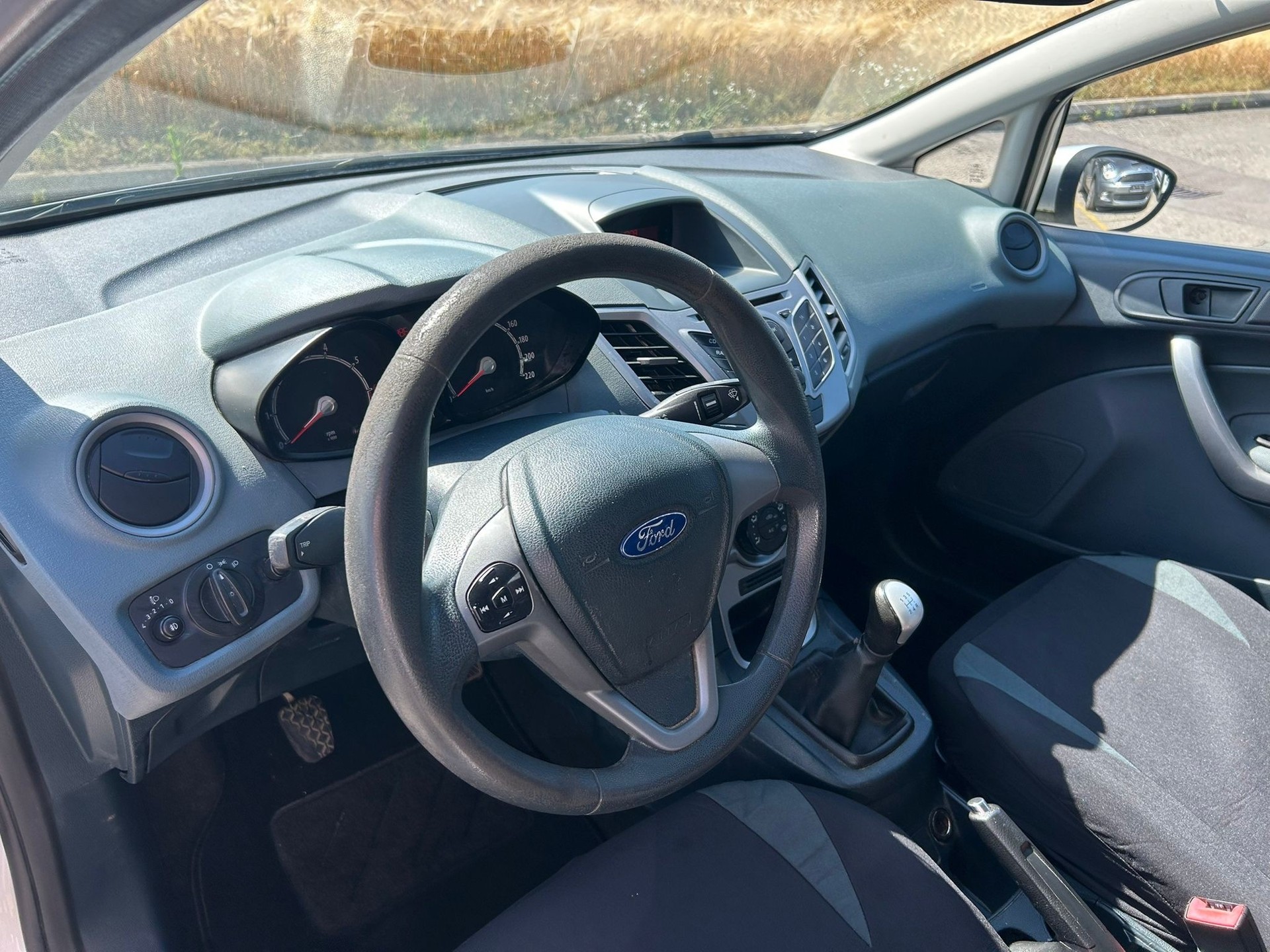 FORD Fiesta 1.4 16V Titanium-image-4