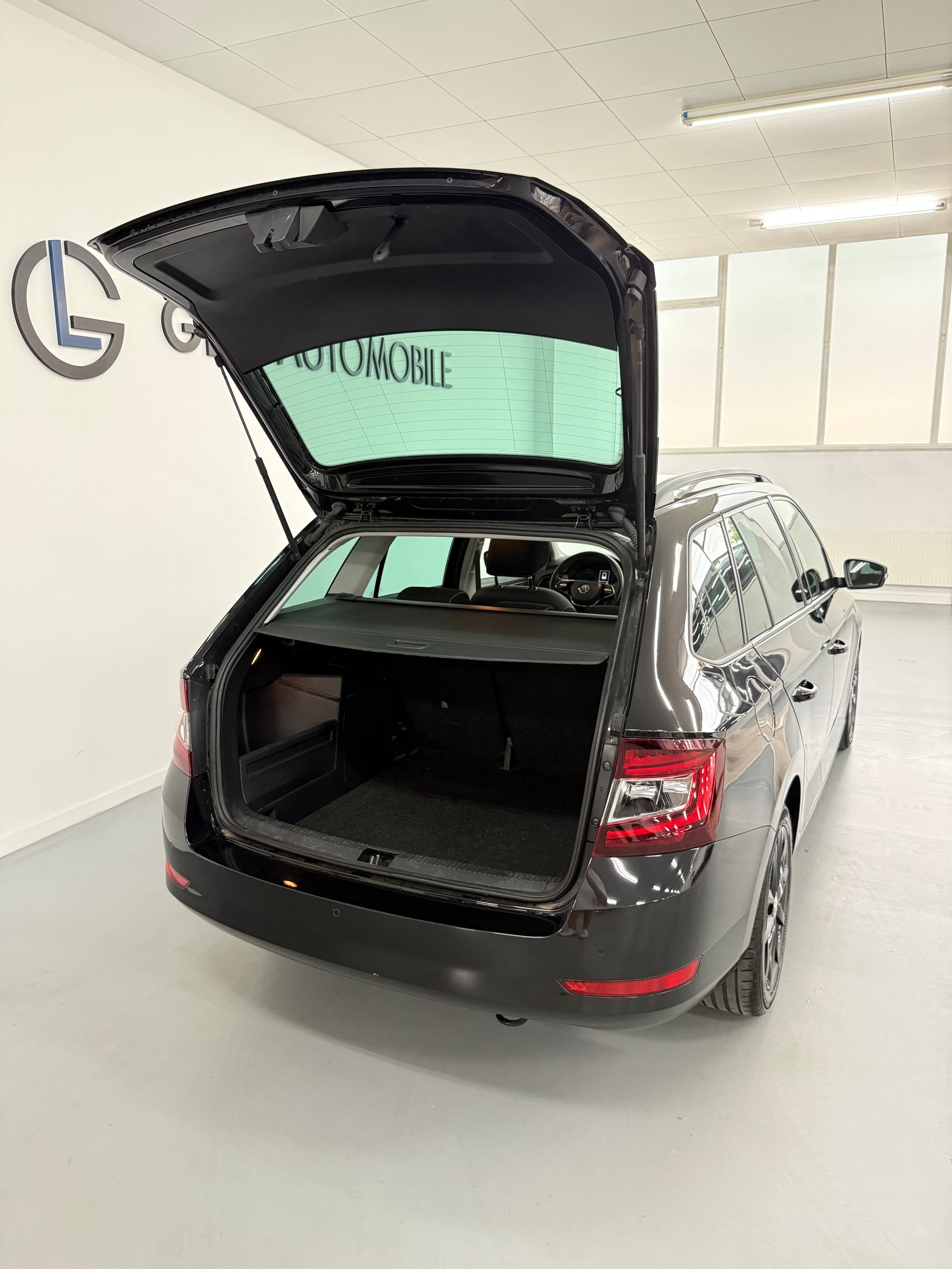 SKODA Fabia Combi 1.0 TSI Style DSG-image-12