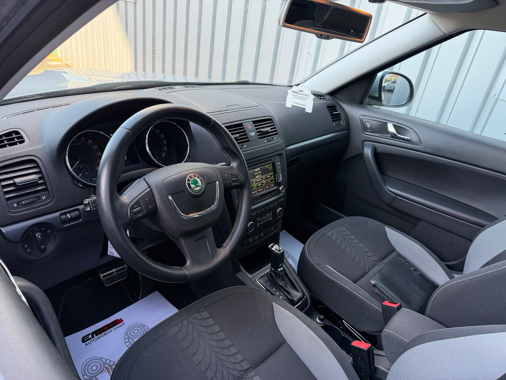 SKODA Yeti 2.0 TDI Adventure 4x4 DSG-image-9