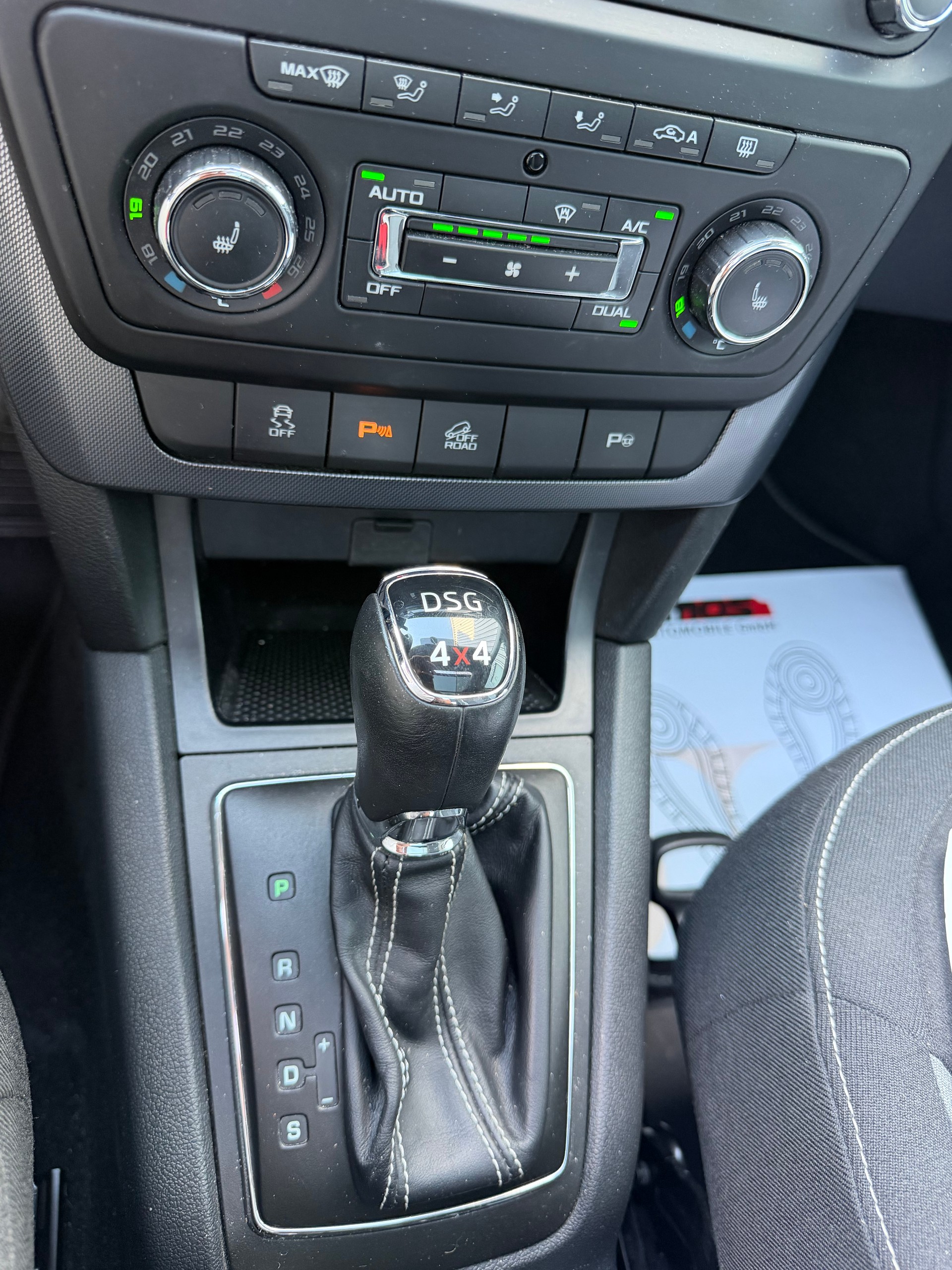 SKODA Yeti 2.0 TDI Adventure 4x4 DSG-image-10