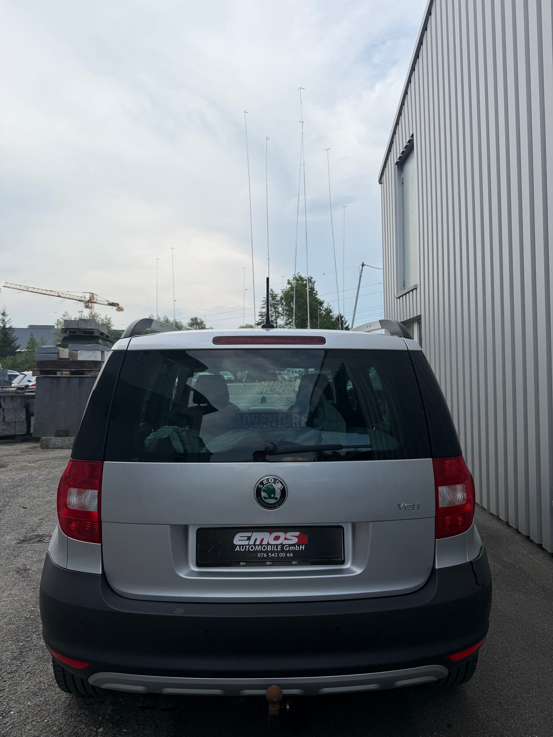 SKODA Yeti 2.0 TDI Adventure 4x4 DSG **Frisch Ab MFK** AHK 2000 ** Panoramadach **-image-5