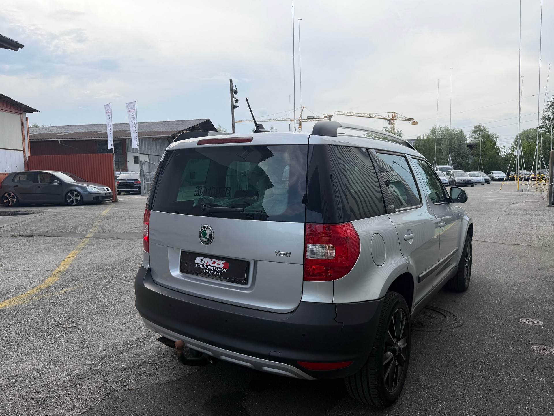 SKODA Yeti 2.0 TDI Adventure 4x4 DSG **Frisch Ab MFK** AHK 2000 ** Panoramadach **-image-6