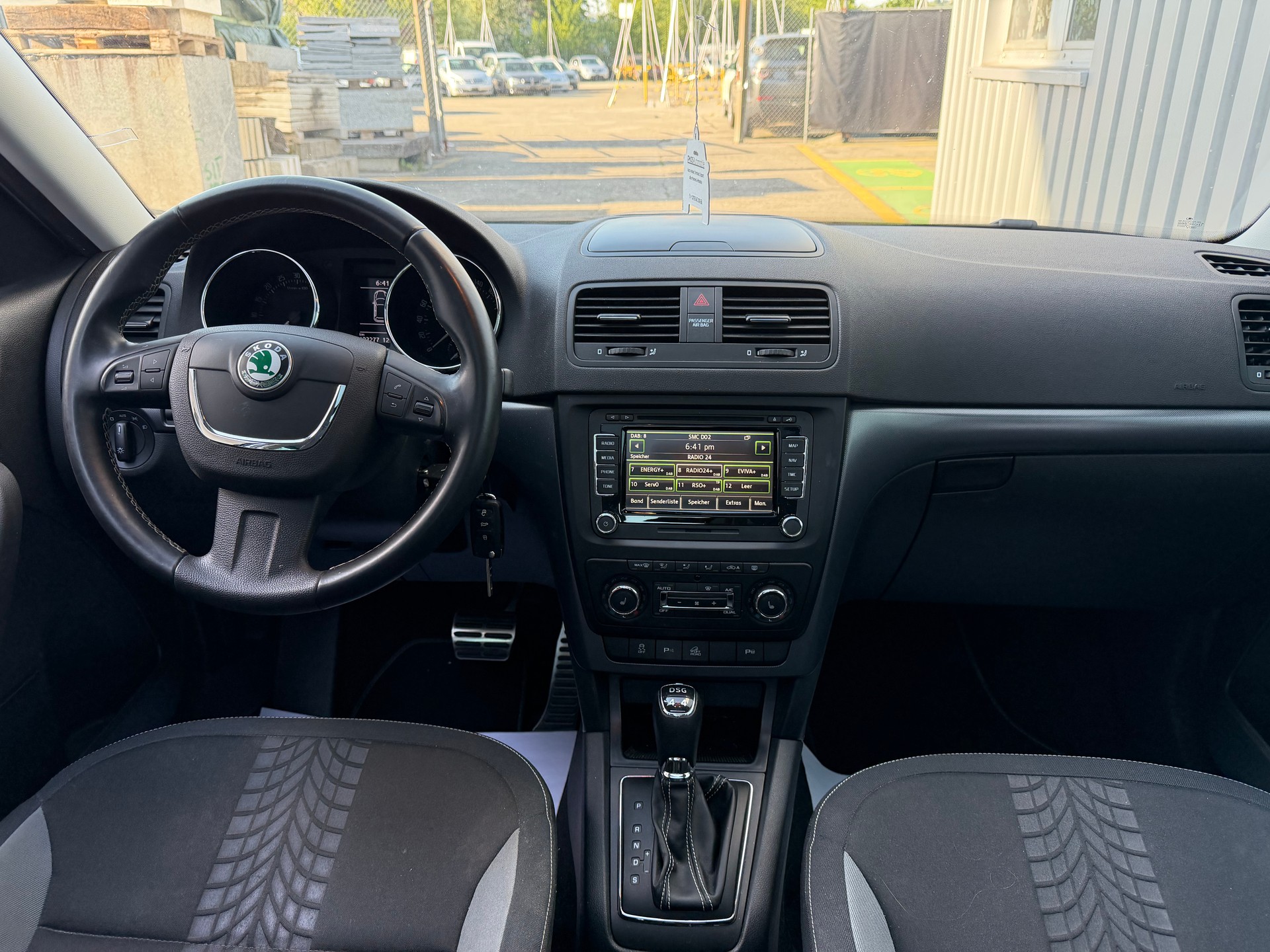 SKODA Yeti 2.0 TDI Adventure 4x4 DSG-image-7