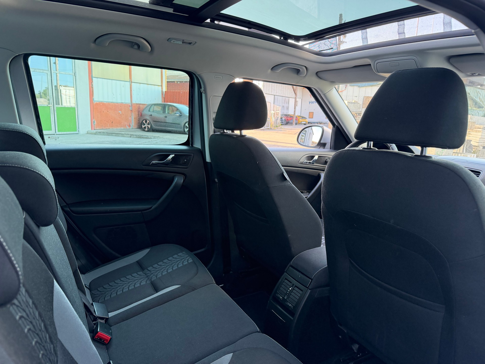 SKODA Yeti 2.0 TDI Adventure 4x4 DSG-image-14