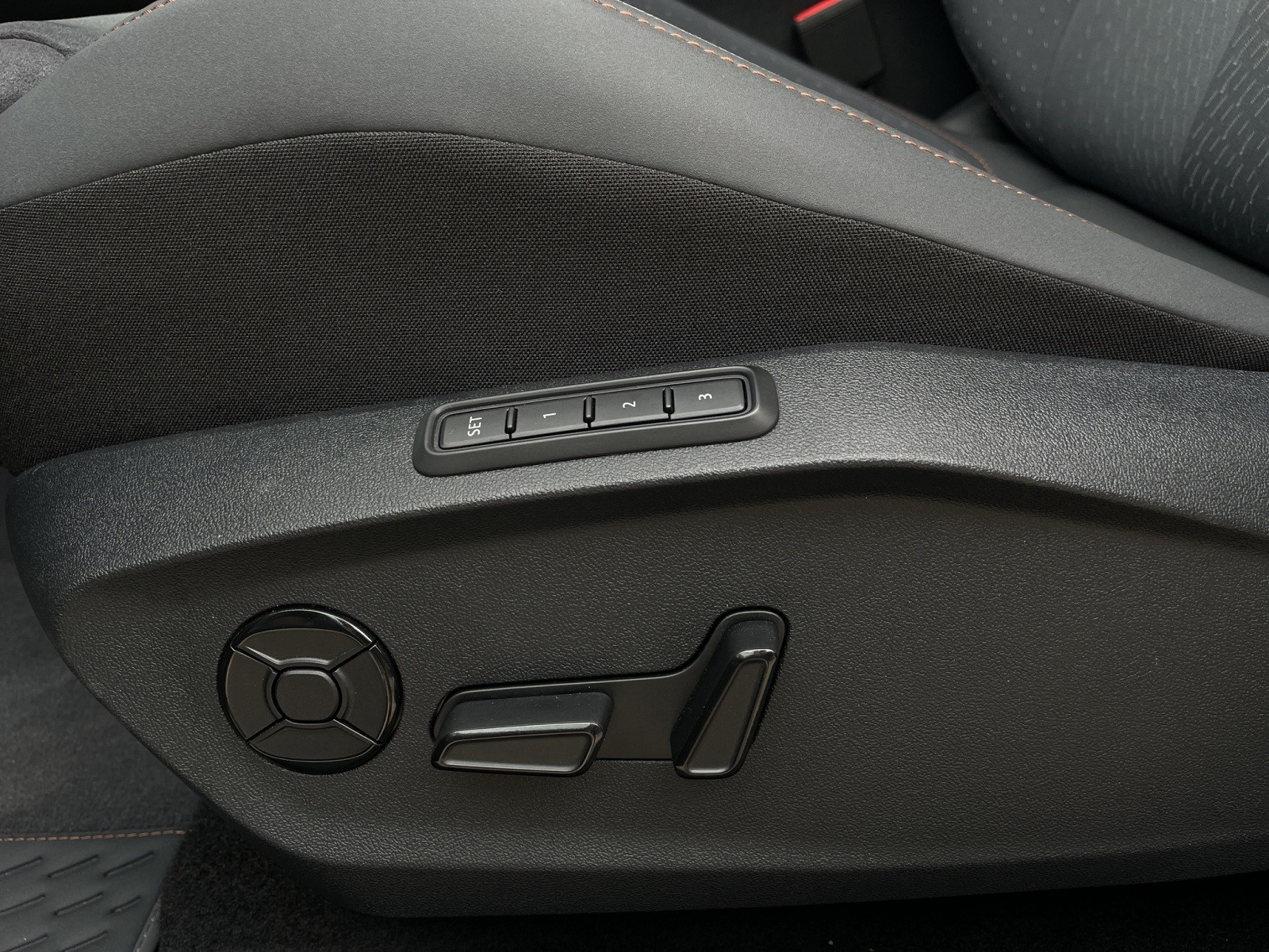 CUPRA Raval 52 kWh Dynamic+ Launch Edition-image-21