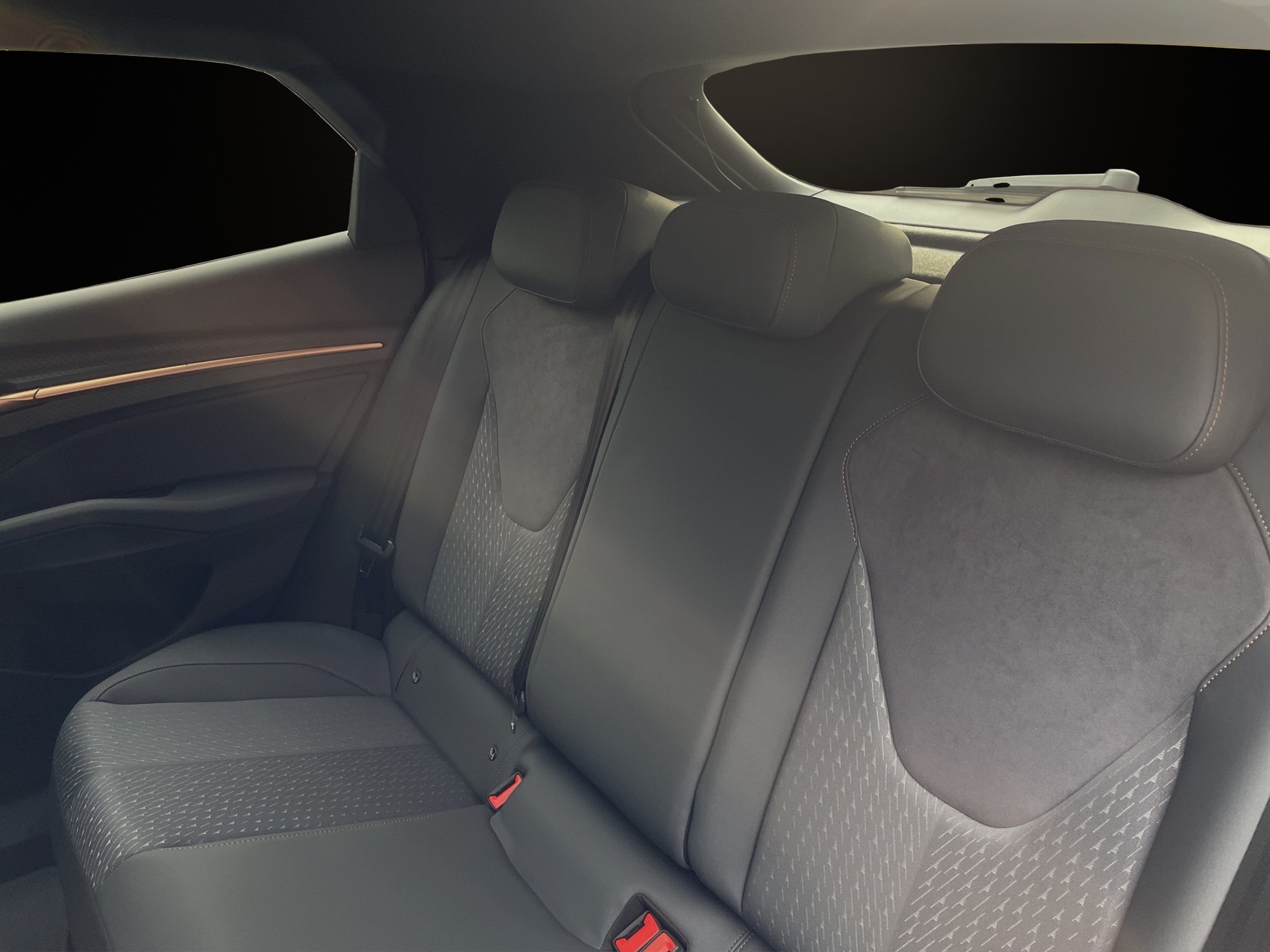CUPRA Raval 52 kWh Dynamic+ Launch Edition-image-12