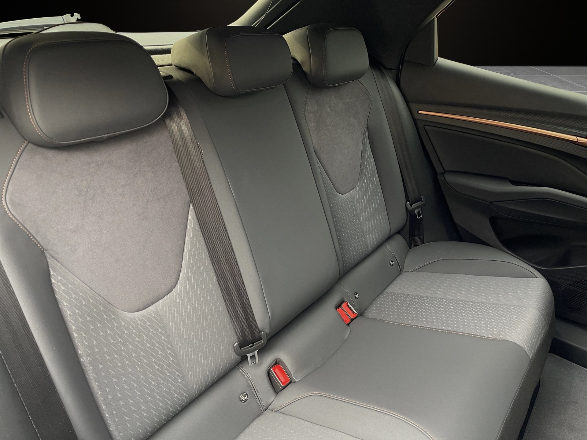 CUPRA Raval 52 kWh Dynamic+ Launch Edition-image-17