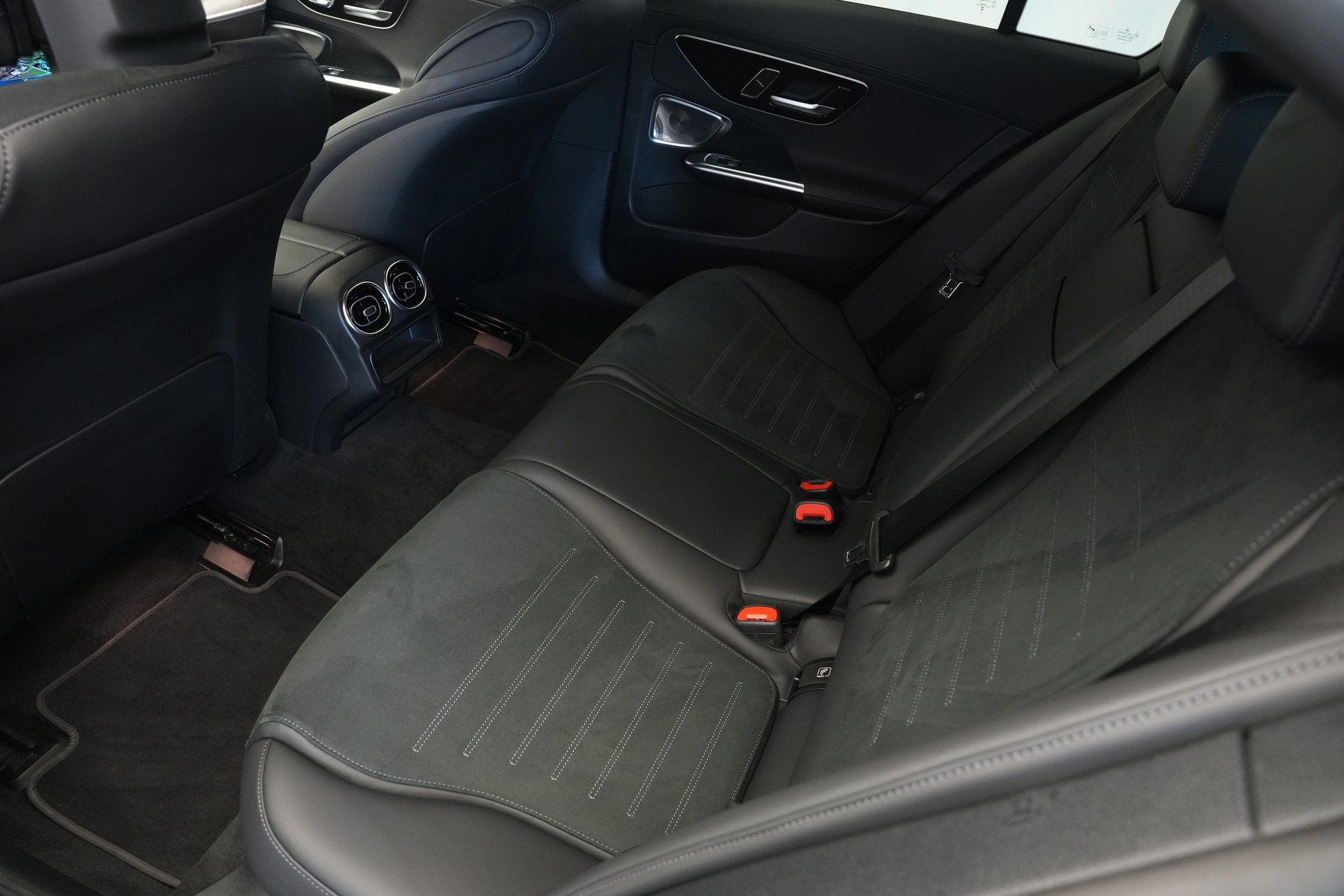 MERCEDES-BENZ C 300e 4Matic AMG Line *CH-Fahrzeug*-image-12