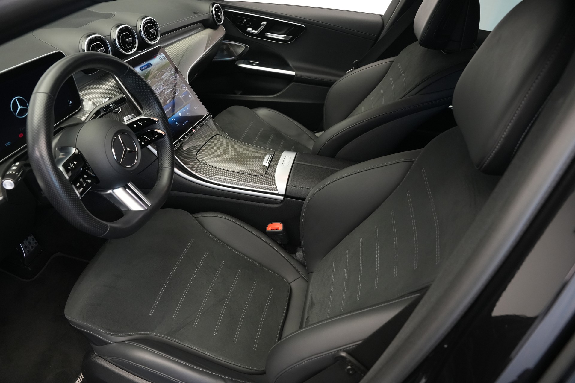 MERCEDES-BENZ C 300e 4Matic AMG Line *CH-Fahrzeug*-image-10