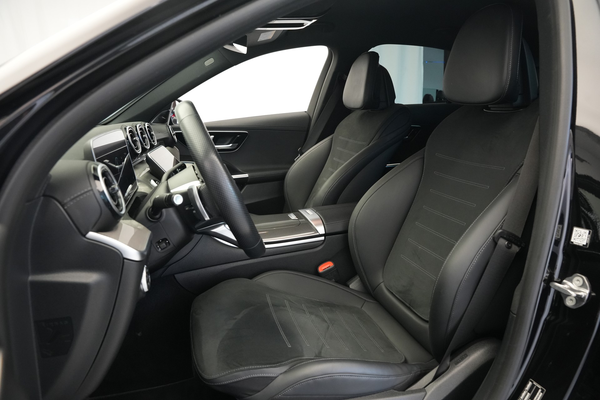 MERCEDES-BENZ C 300e 4Matic AMG Line *CH-Fahrzeug*-image-11