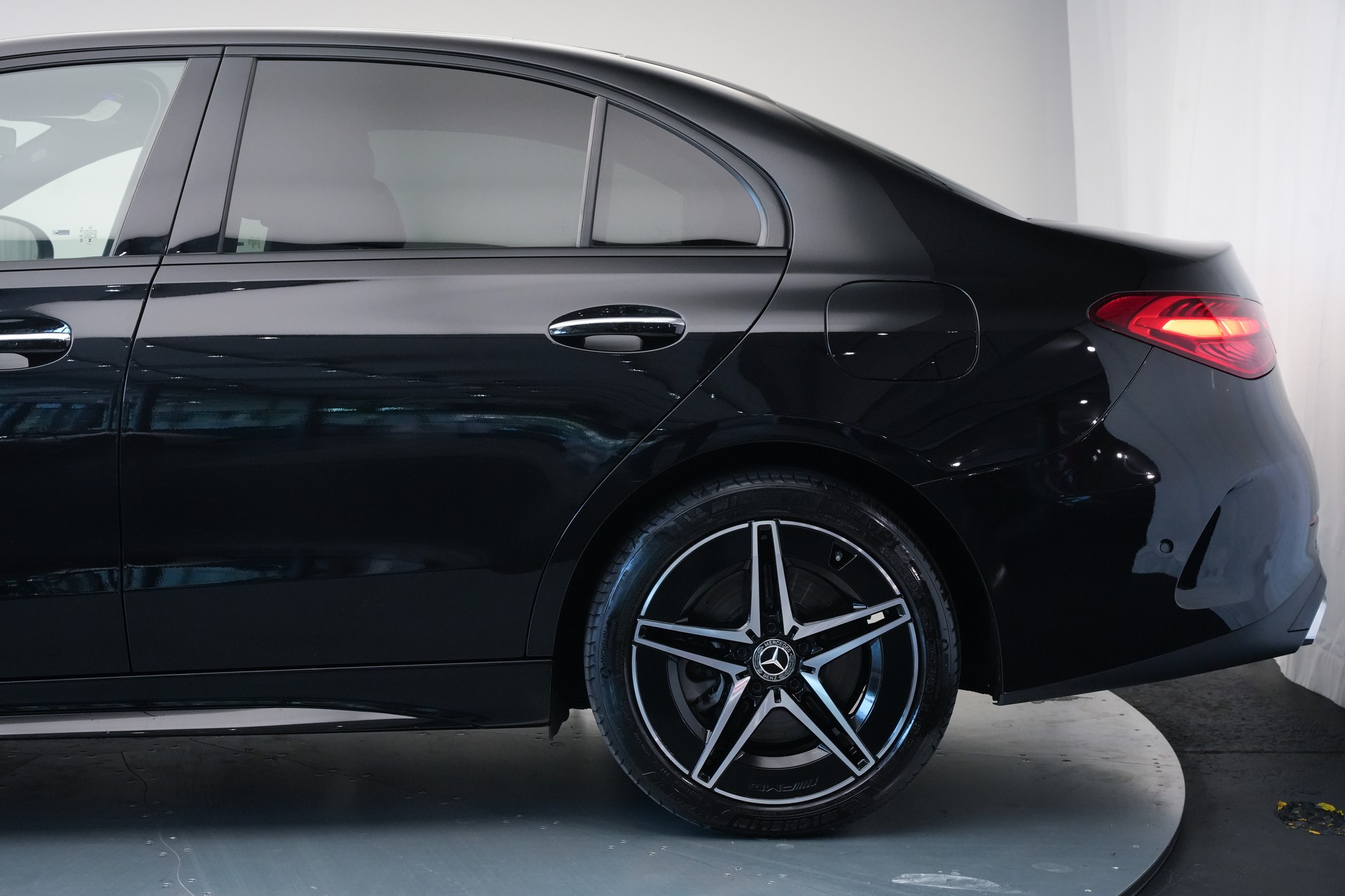 MERCEDES-BENZ C 300e 4Matic AMG Line *CH-Fahrzeug*-image-40