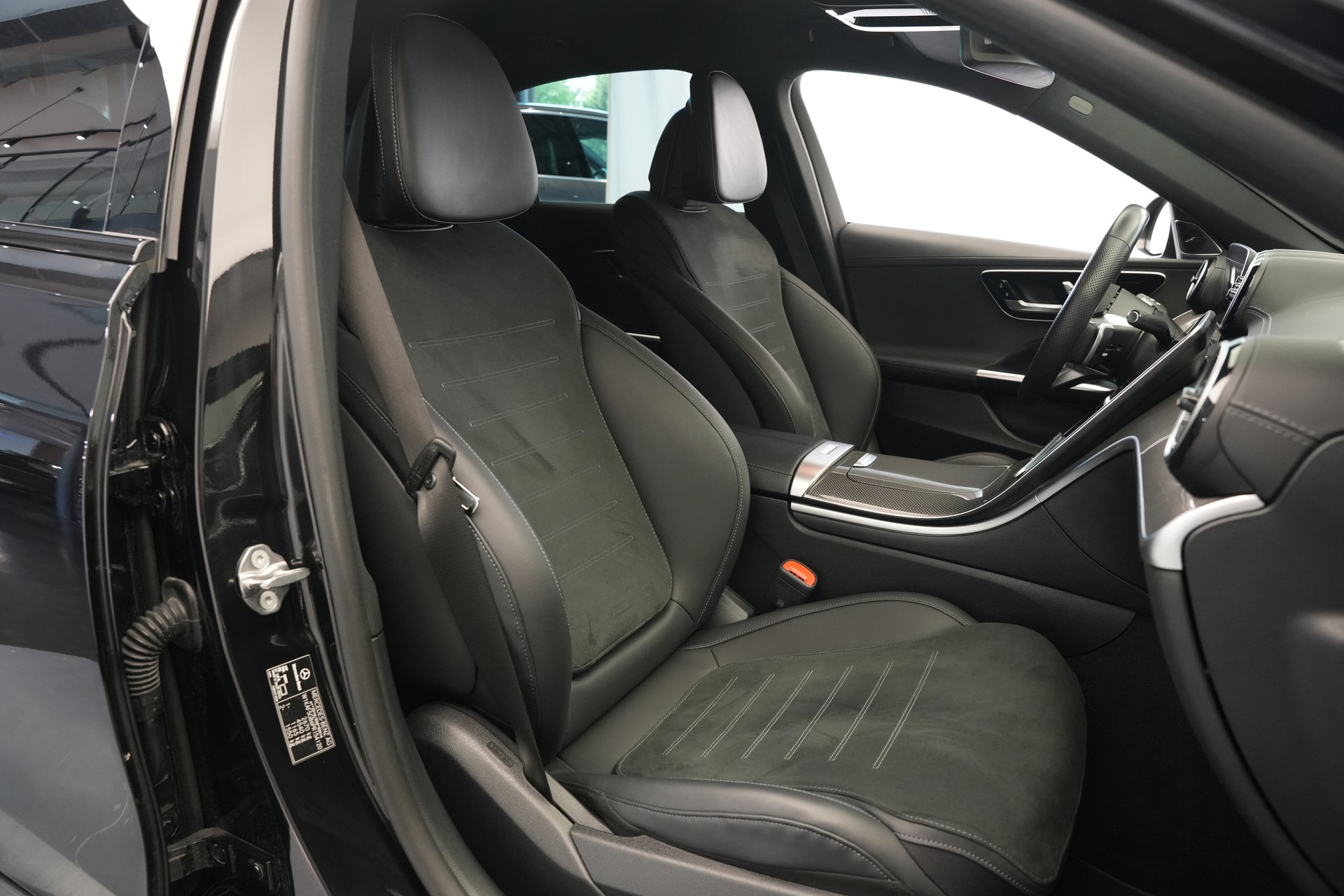 MERCEDES-BENZ C 300e 4Matic AMG Line *CH-Fahrzeug*-image-14