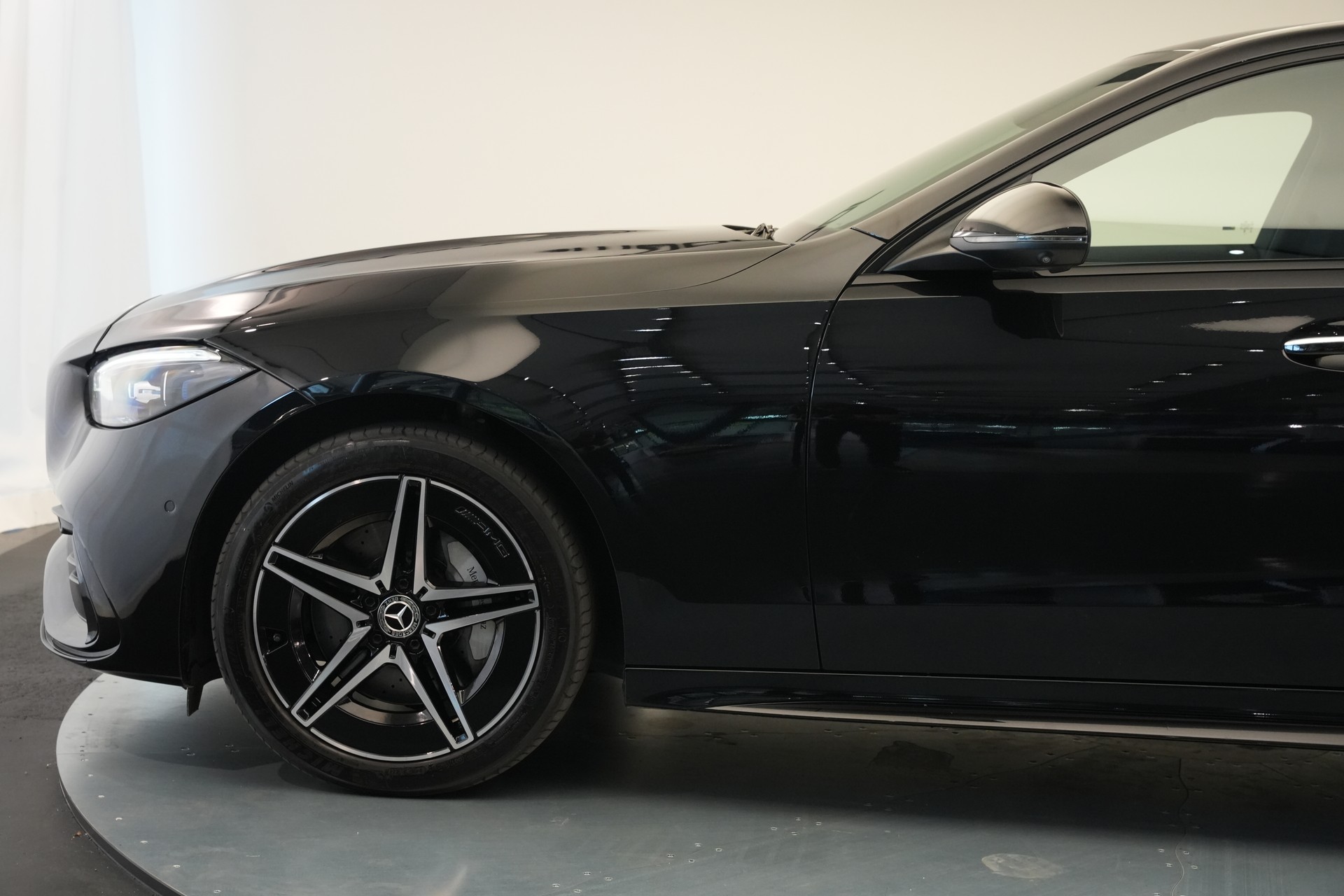 MERCEDES-BENZ C 300e 4Matic AMG Line *CH-Fahrzeug*-image-36