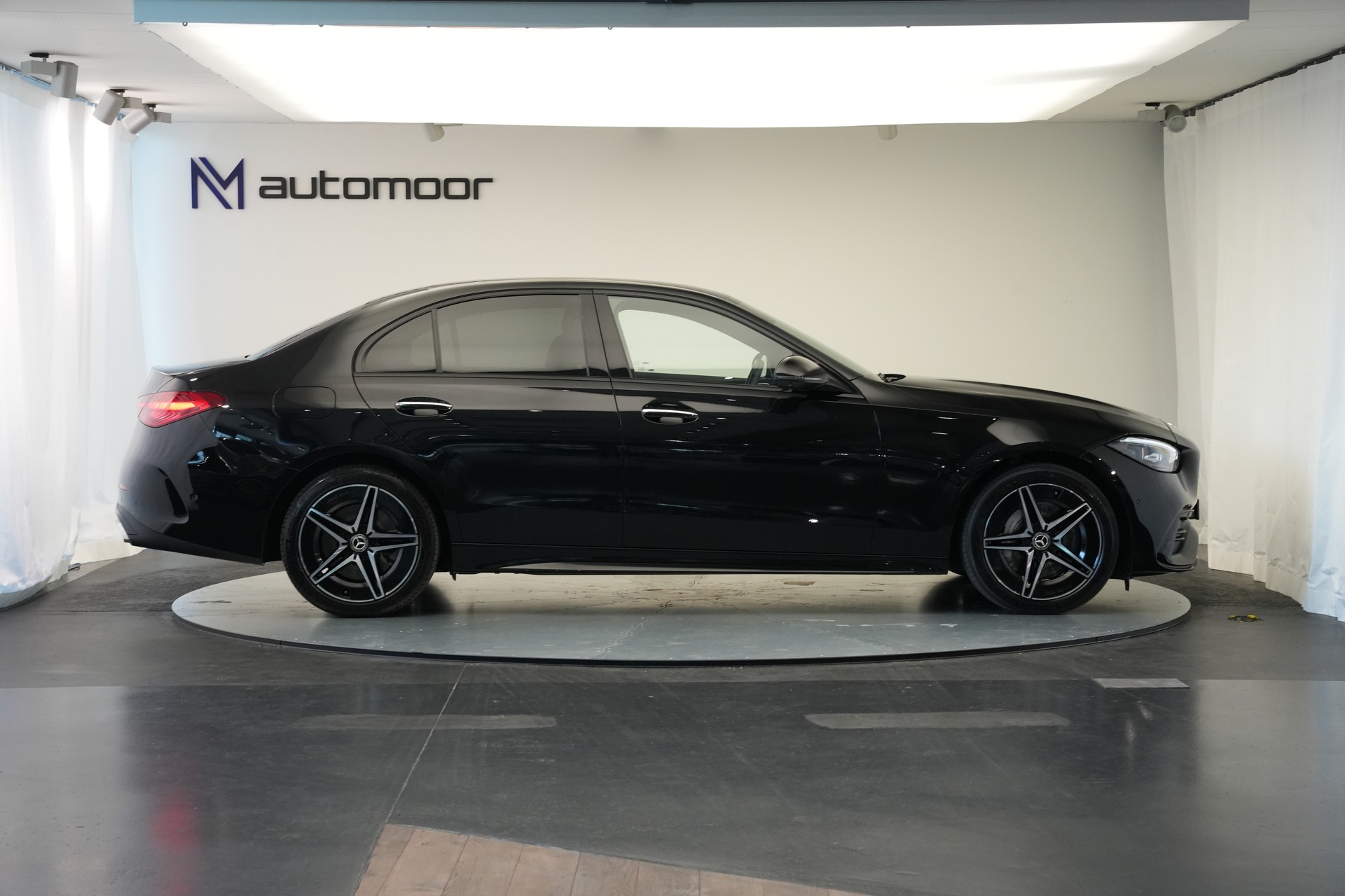 MERCEDES-BENZ C 300e 4Matic AMG Line *CH-Fahrzeug*-showroom-element-3