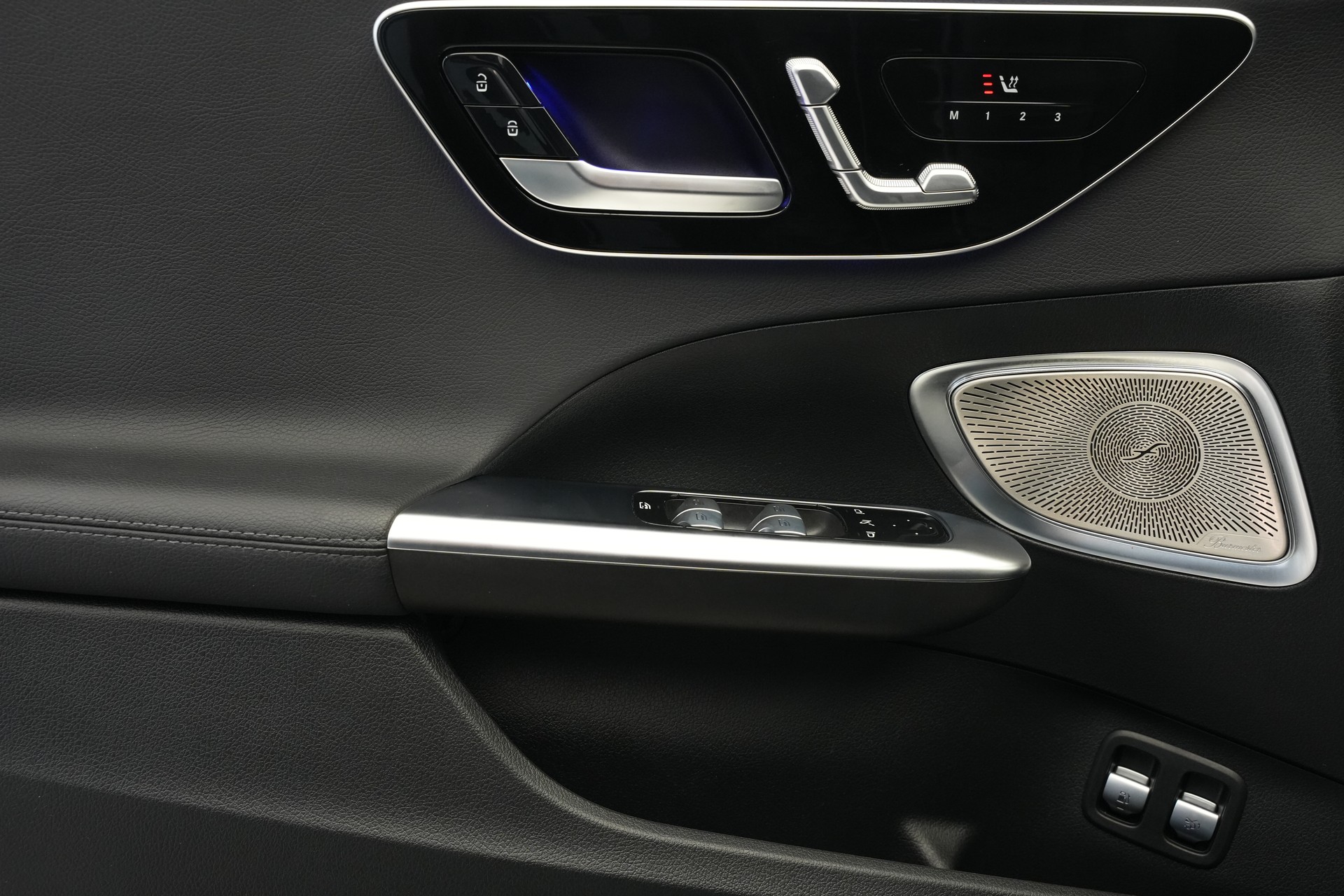 MERCEDES-BENZ C 300e 4Matic AMG Line *CH-Fahrzeug*-image-17