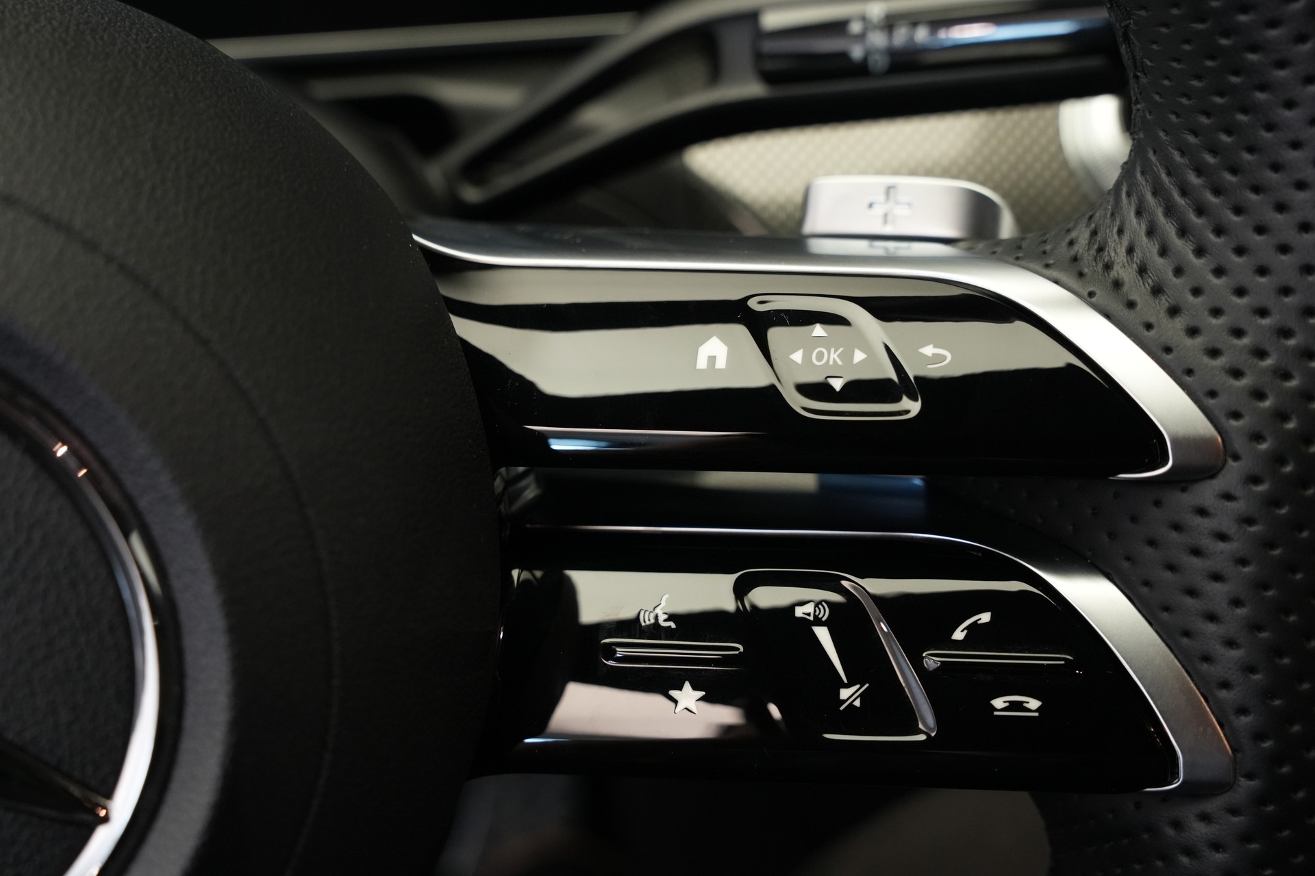 MERCEDES-BENZ C 300e 4Matic AMG Line *CH-Fahrzeug*-image-21