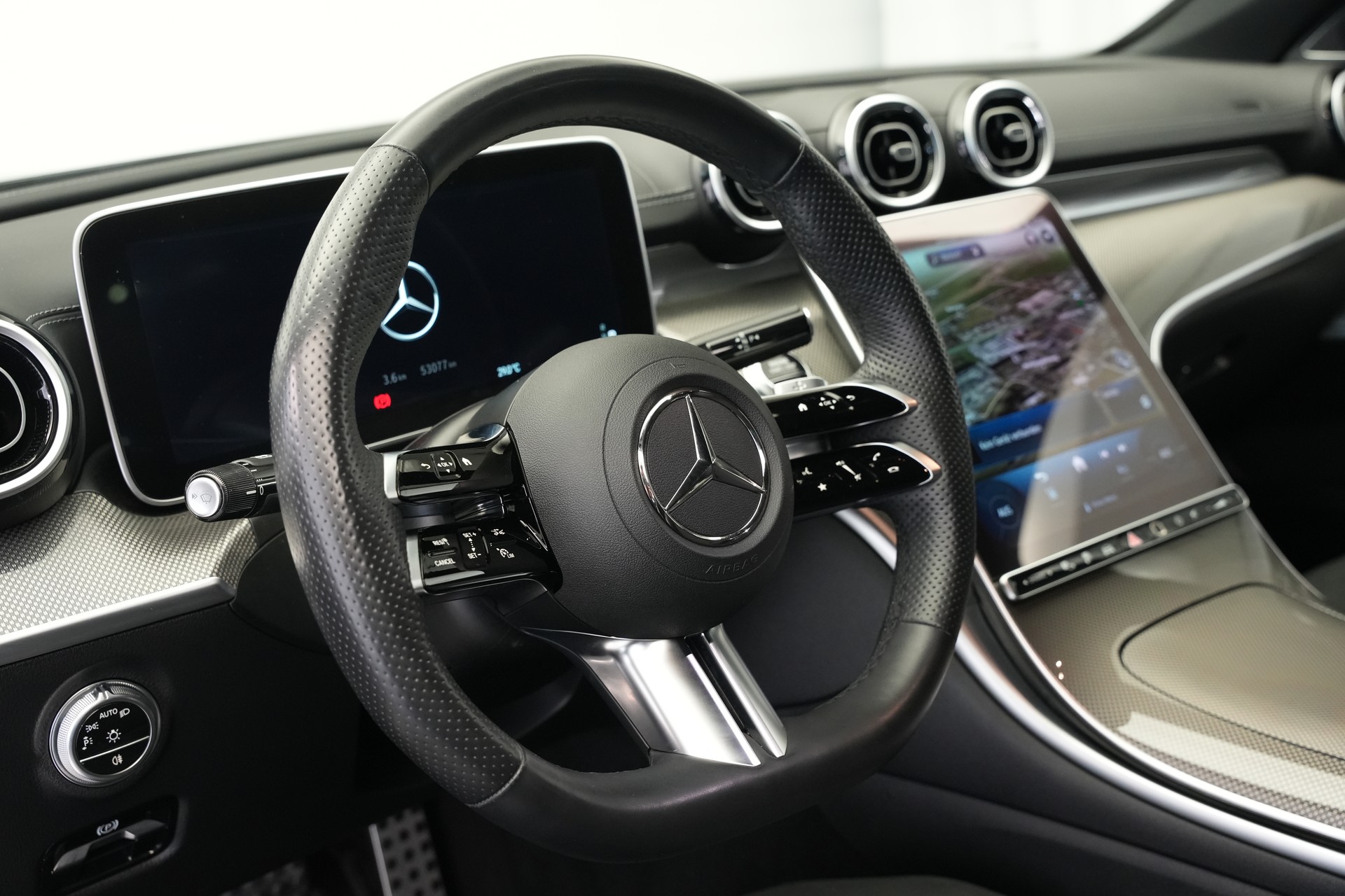 MERCEDES-BENZ C 300e 4Matic AMG Line *CH-Fahrzeug*-image-16