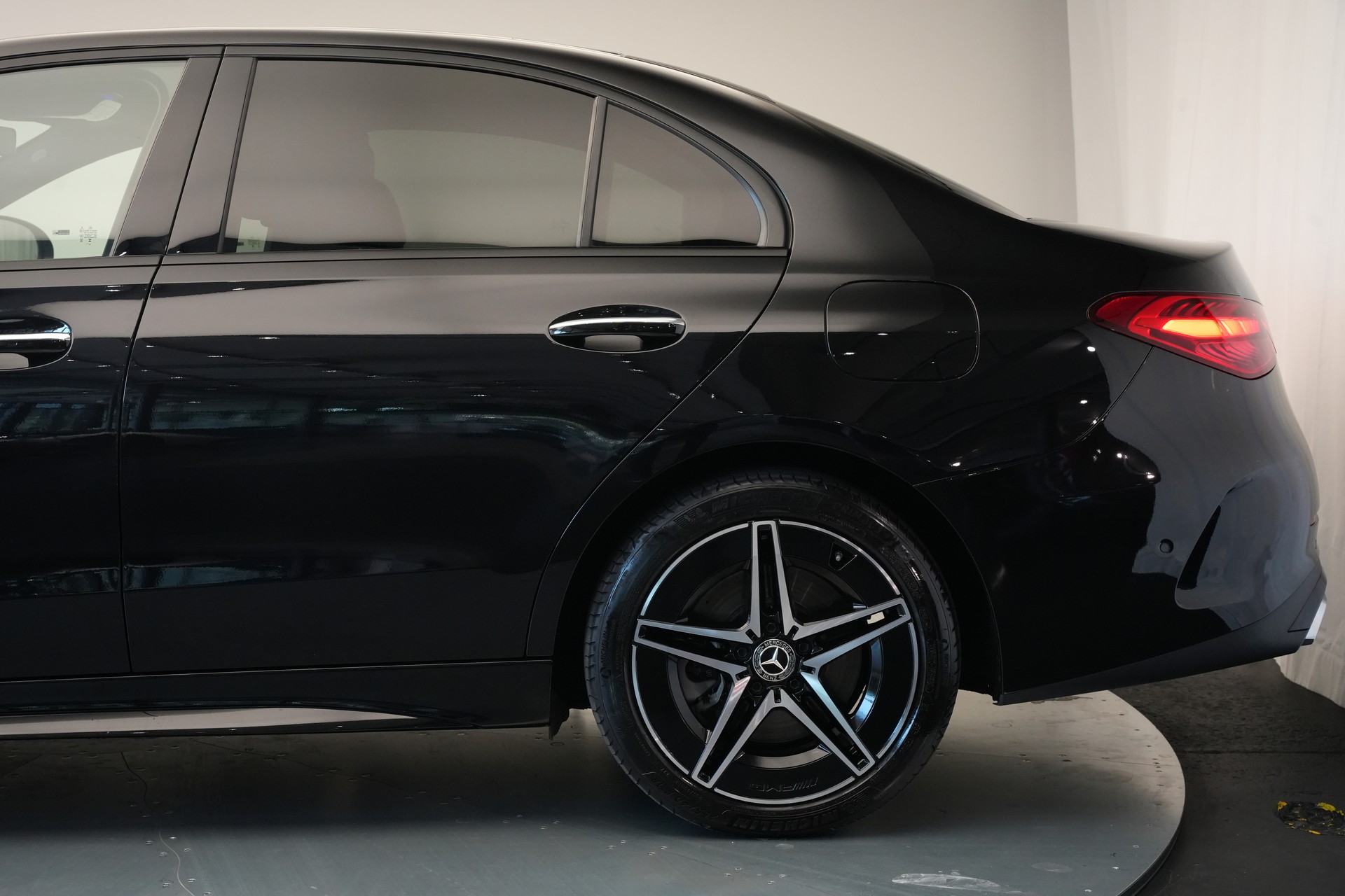 MERCEDES-BENZ C 300e 4Matic AMG Line *CH-Fahrzeug*-image-37